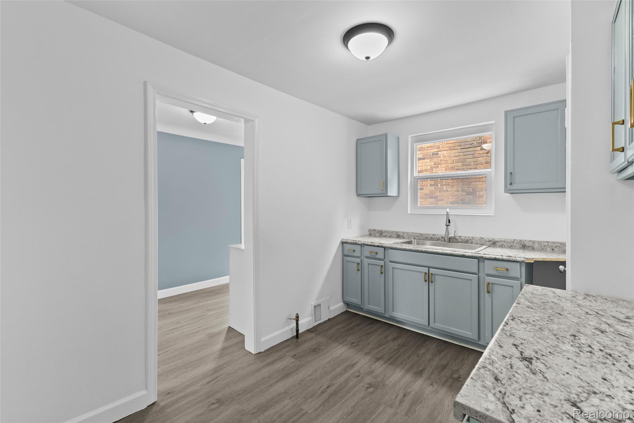 8310 Whitcomb Street Property Photo 14