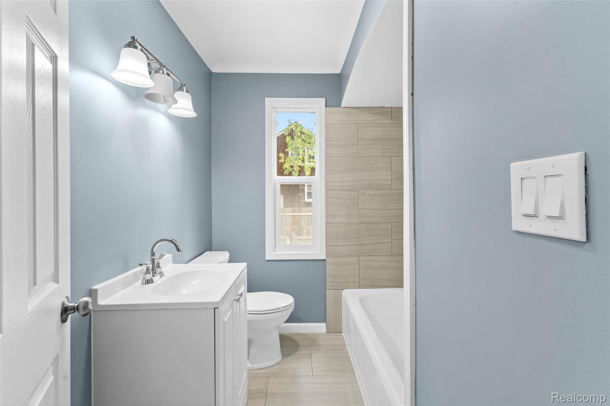 8310 Whitcomb Street Property Photo 16