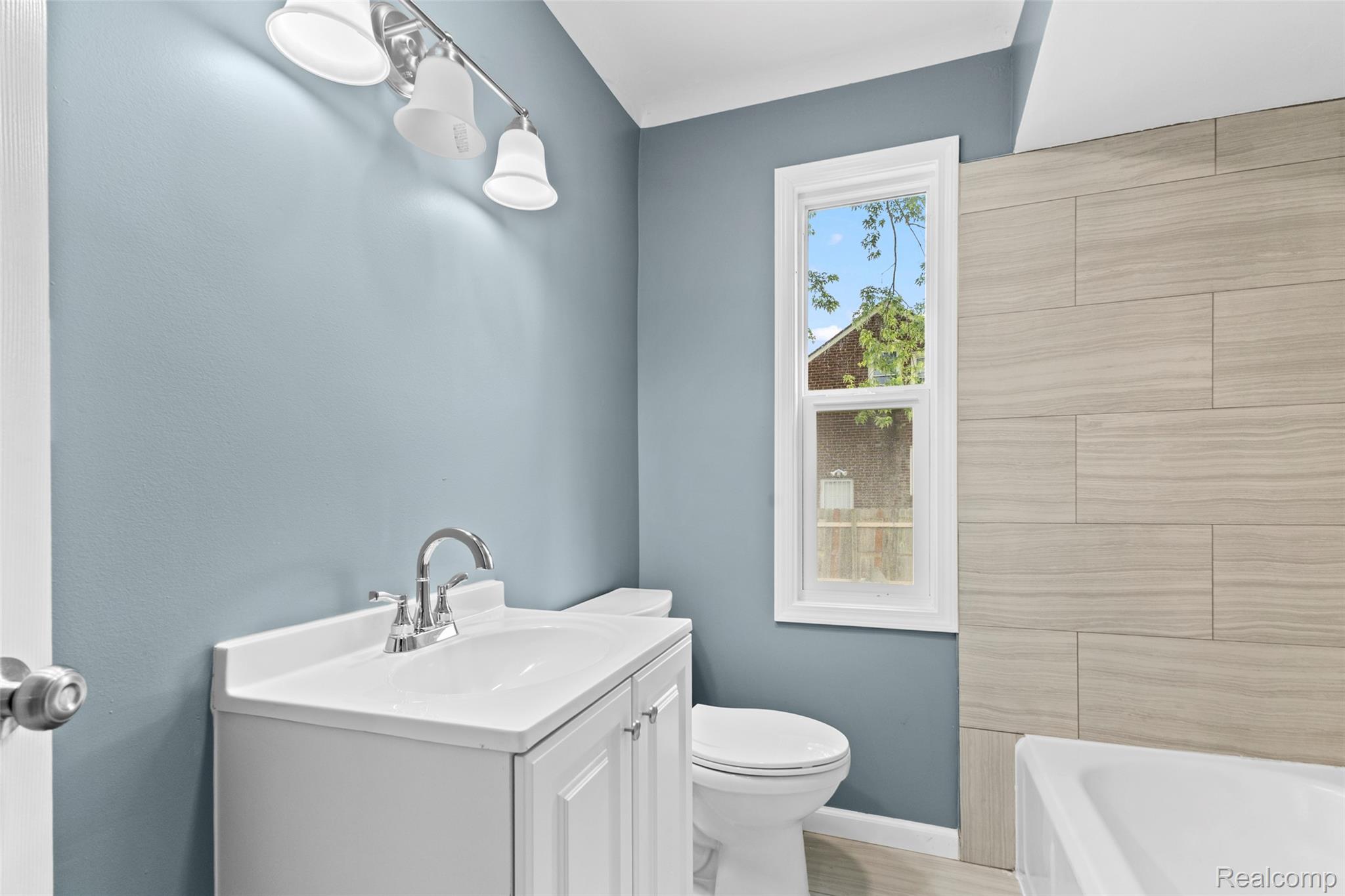 8310 Whitcomb Street Property Photo 17
