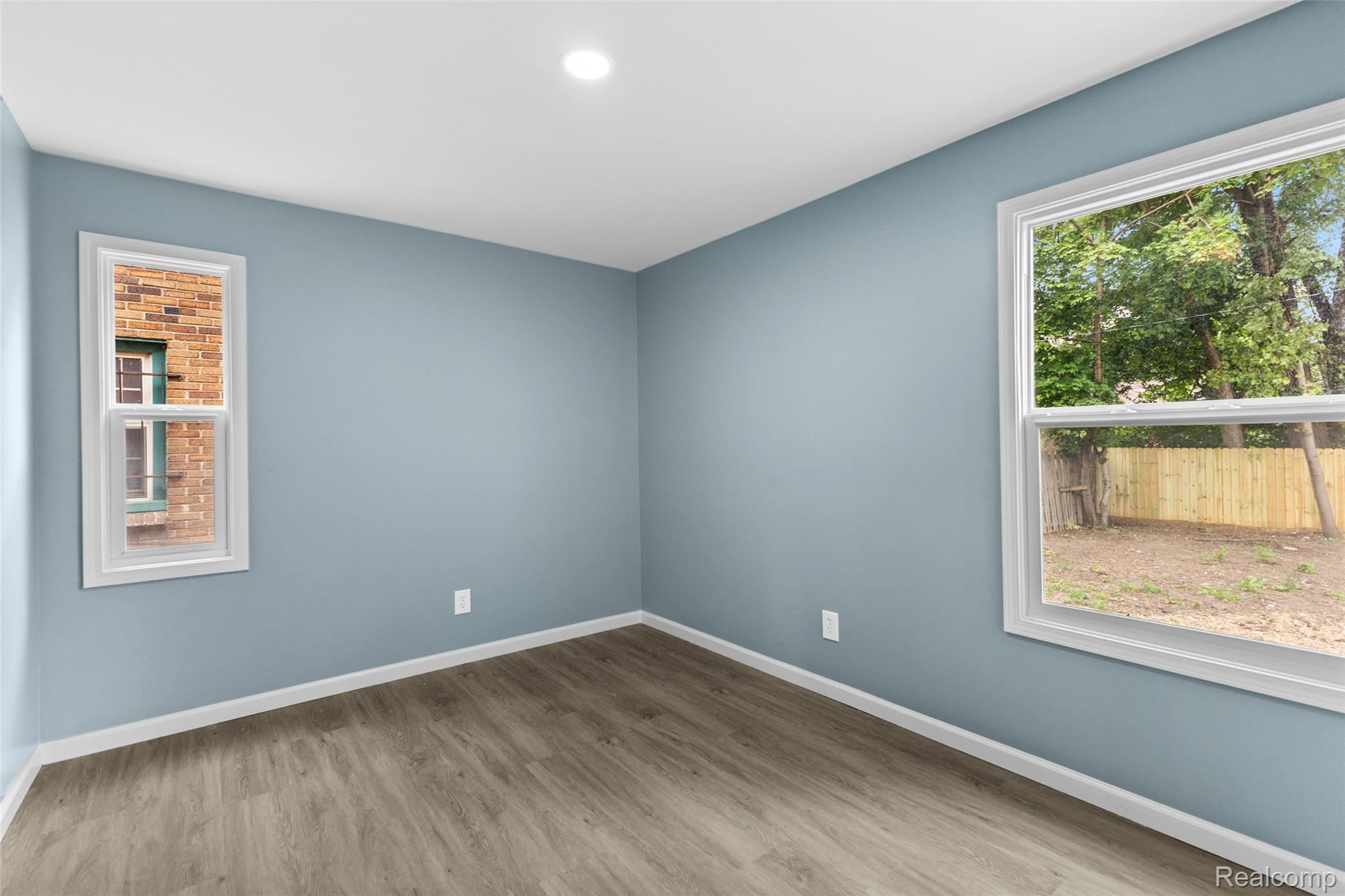 8310 Whitcomb Street Property Photo 20