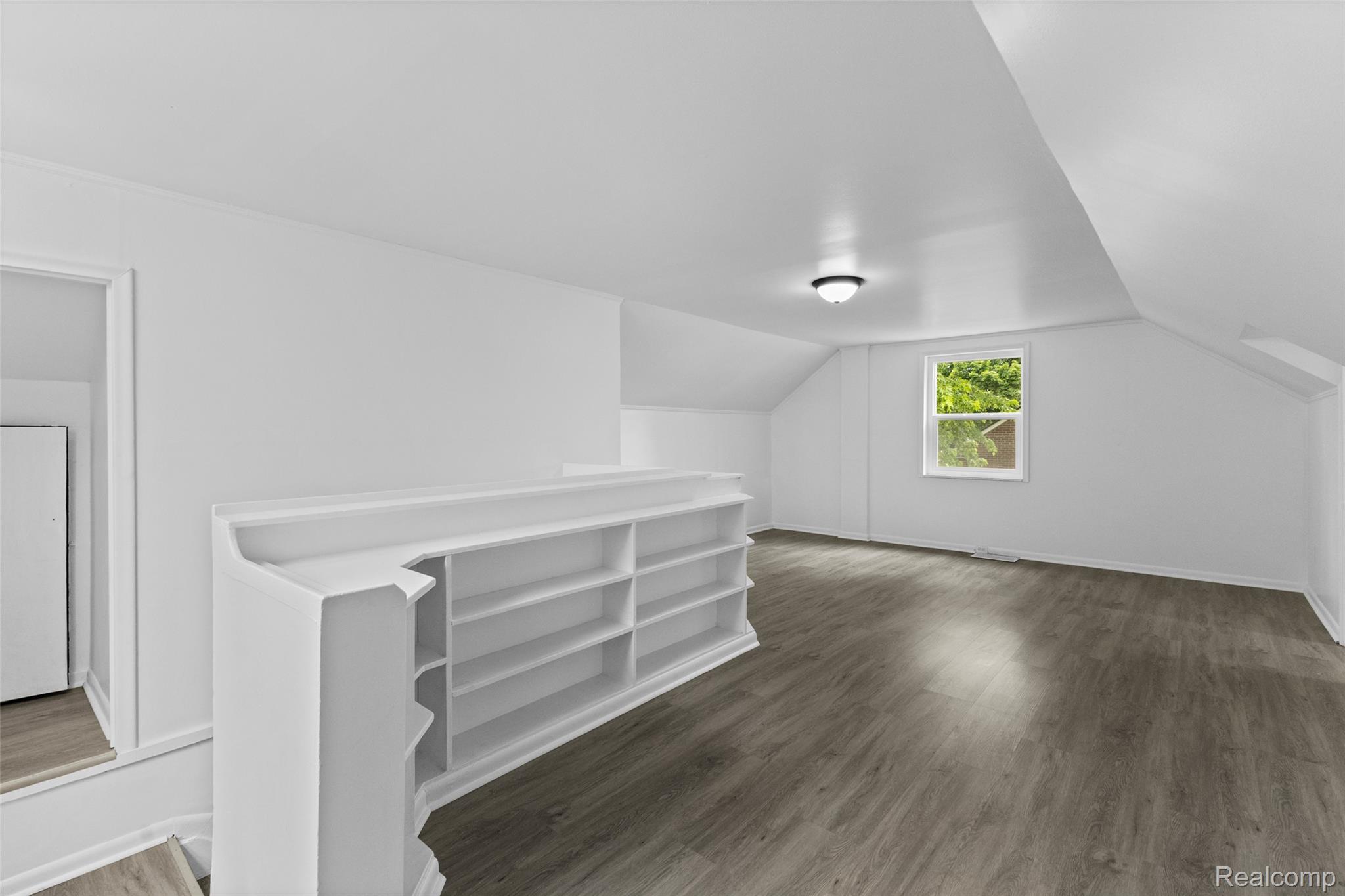 8310 Whitcomb Street Property Photo 22