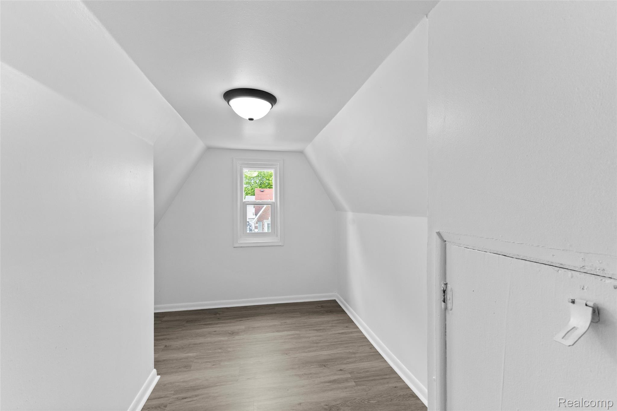 8310 Whitcomb Street Property Photo 24