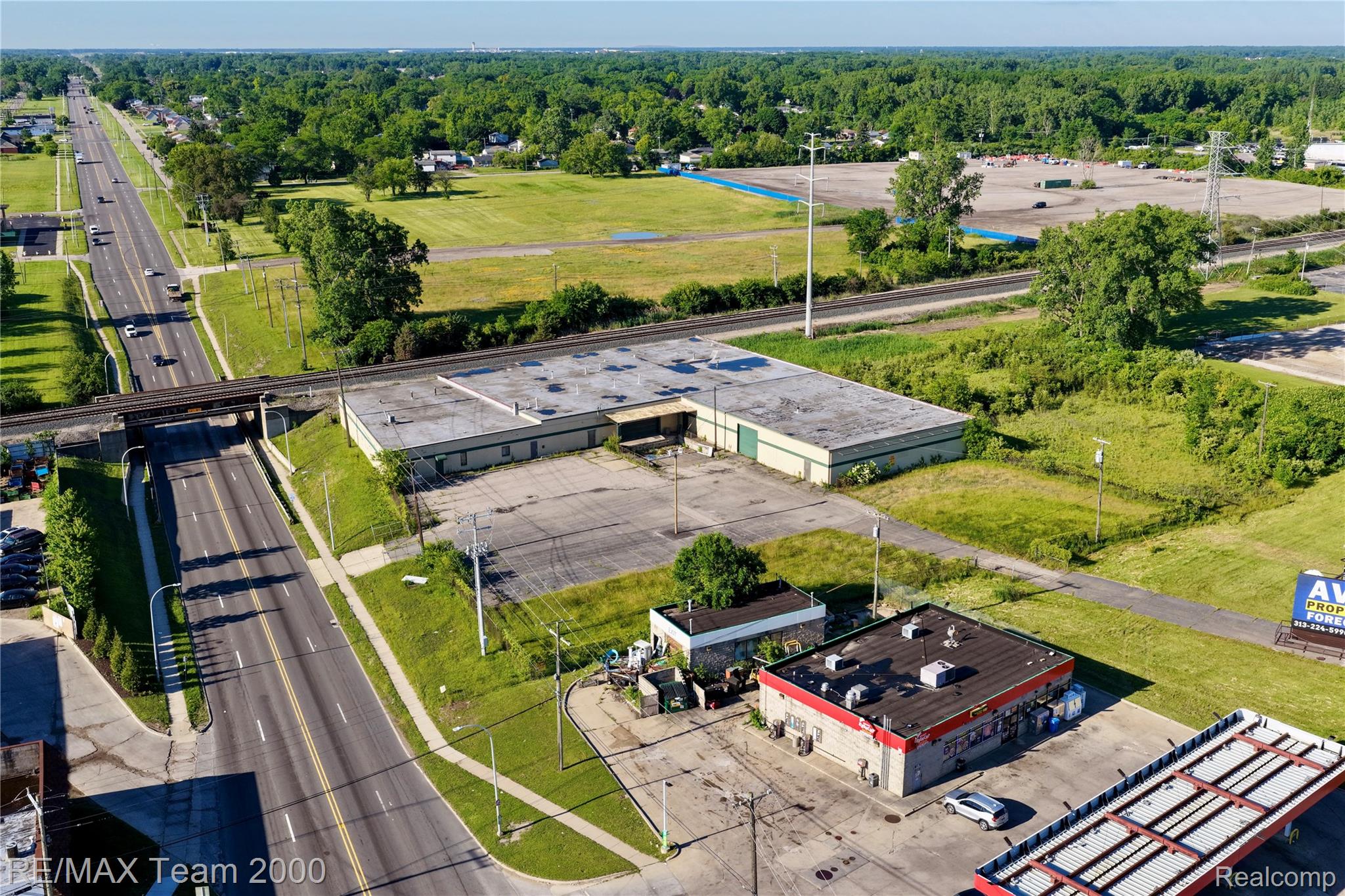 3000 Middlebelt Road Property Photo 1
