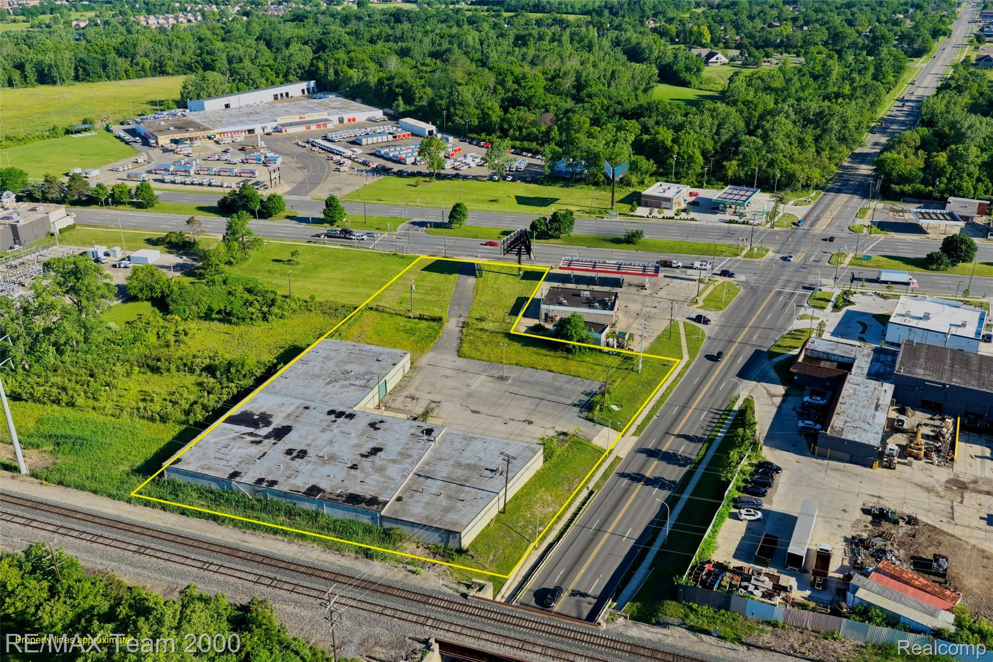 3000 Middlebelt Road Property Photo 2