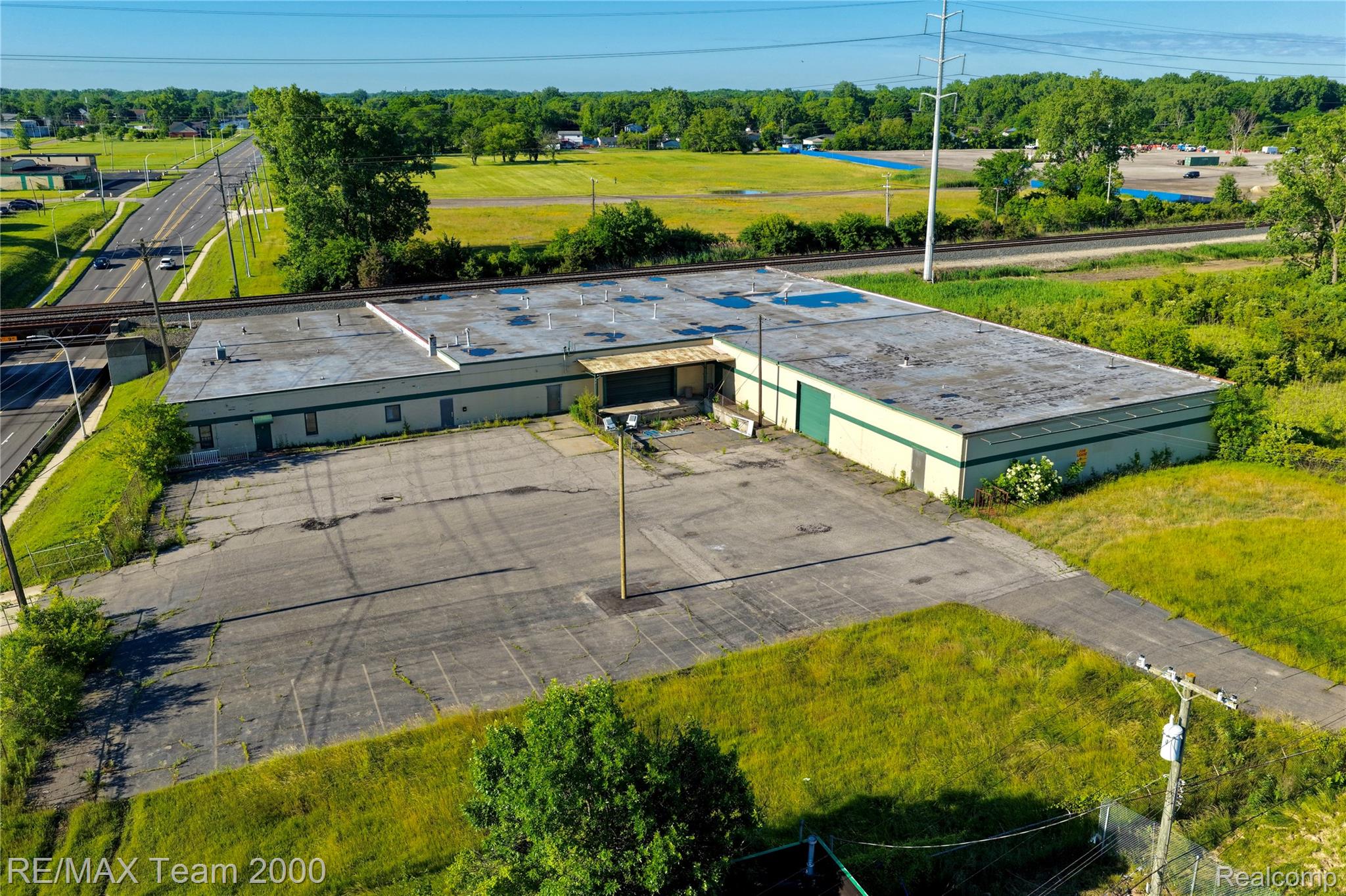 3000 Middlebelt Road Property Photo 4