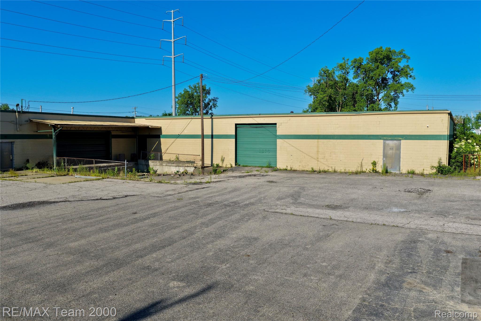 3000 Middlebelt Road Property Photo 5