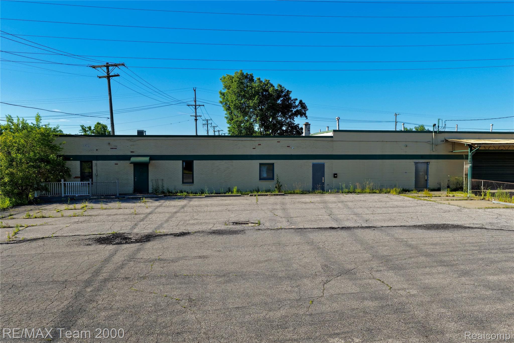 3000 Middlebelt Road Property Photo 6