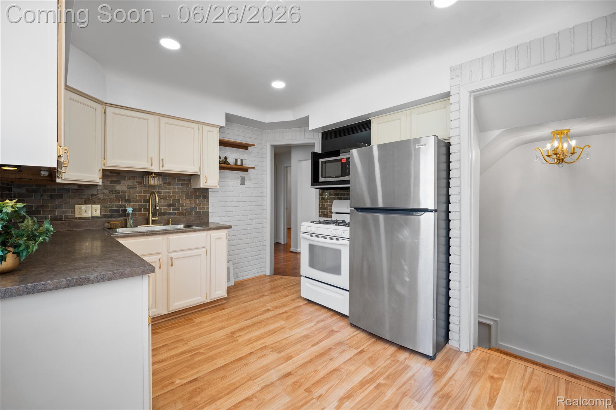 2604 Venice Street Property Photo 9
