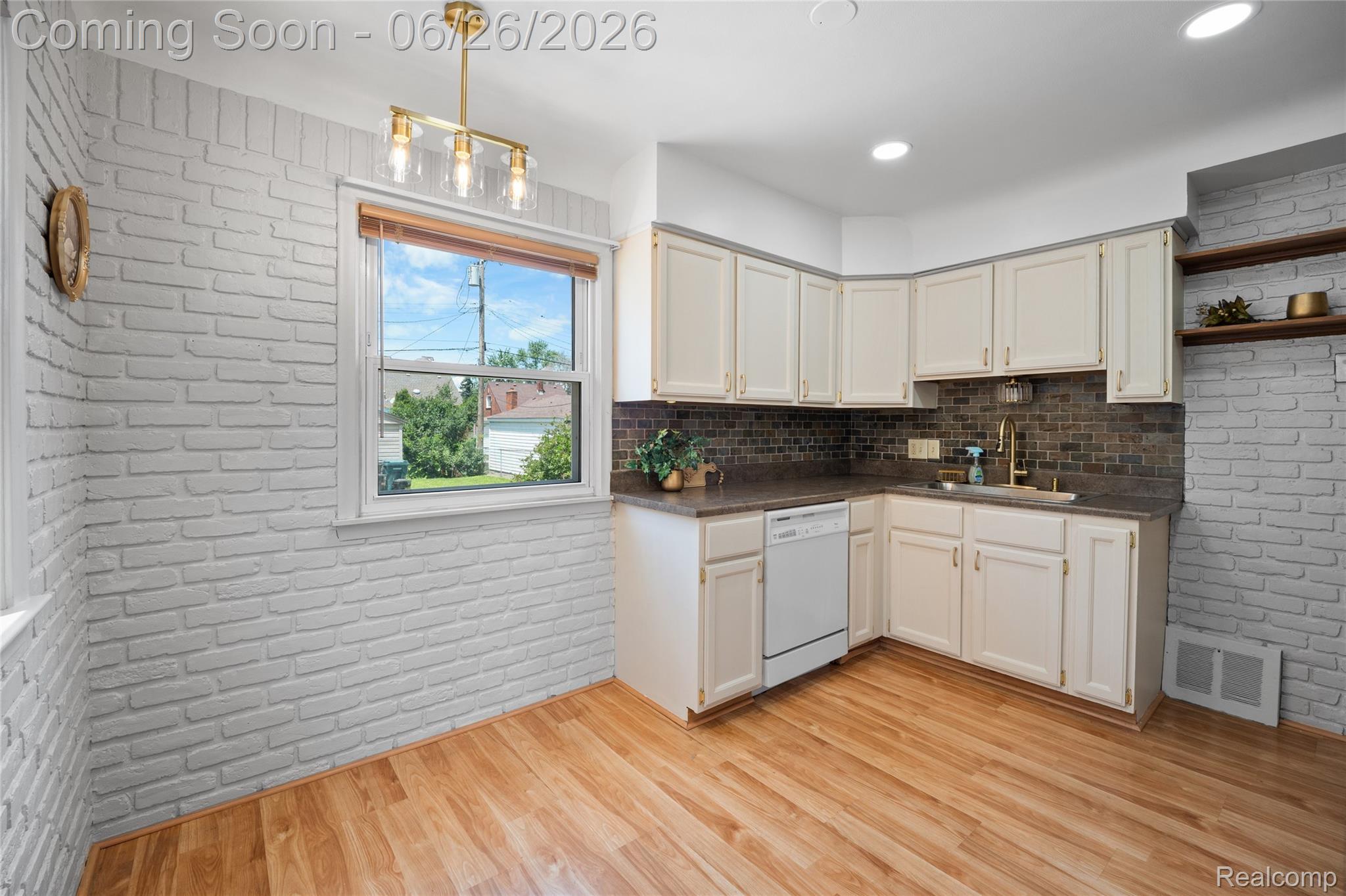 2604 Venice Street Property Photo 10