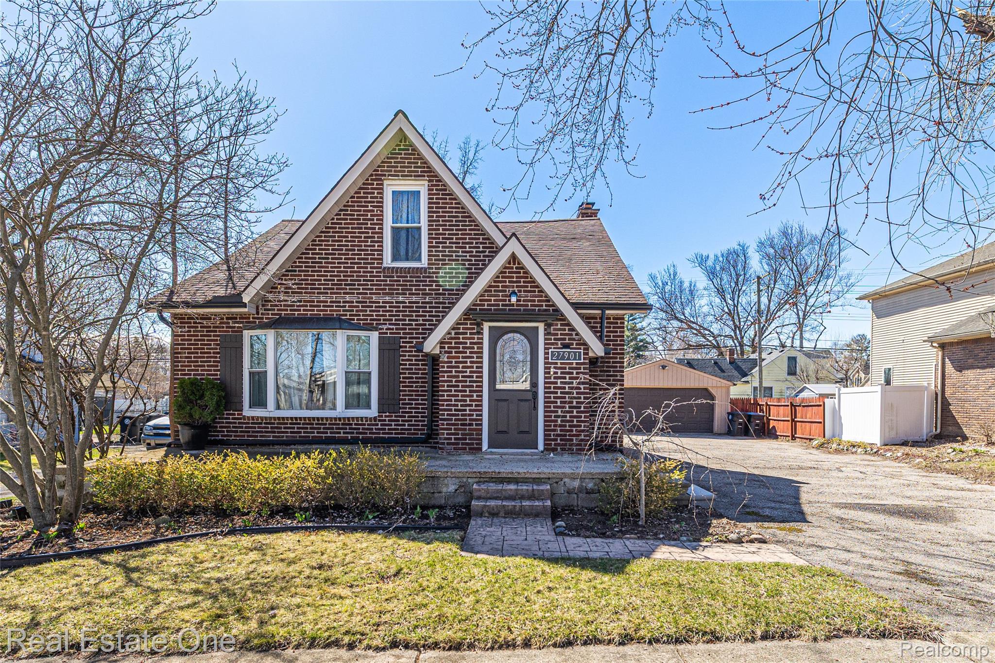 27901 Long Street Property Photo 1
