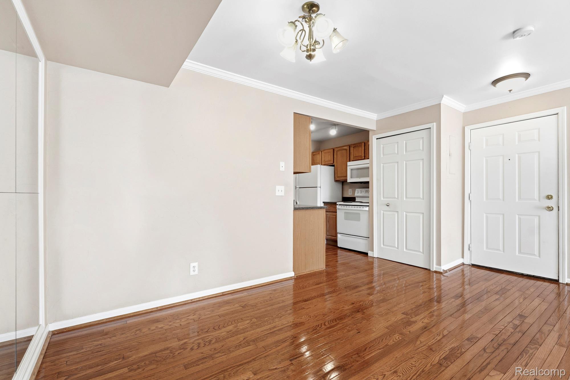 1714 Fort Street Property Photo 3