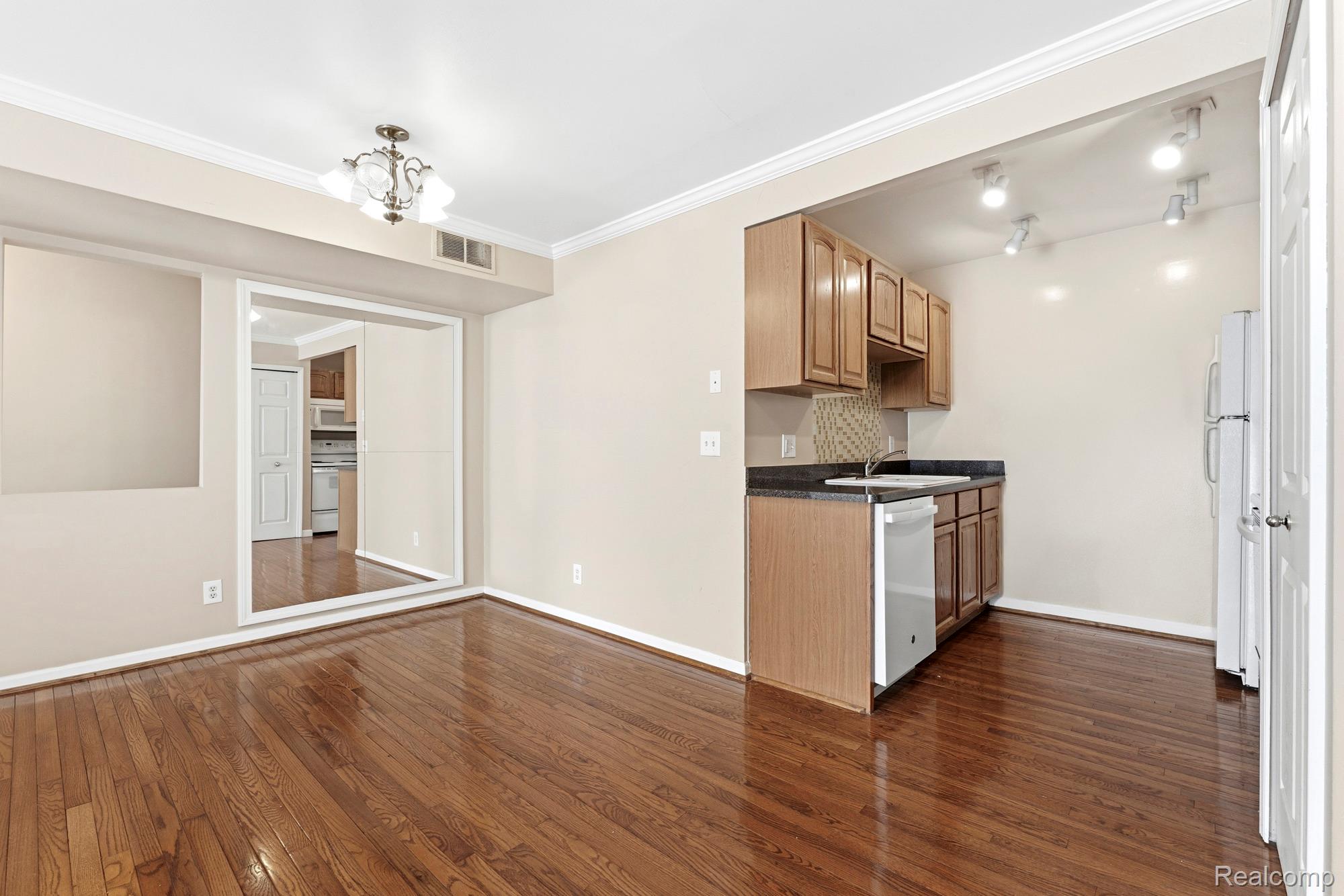 1714 Fort Street Property Photo 7