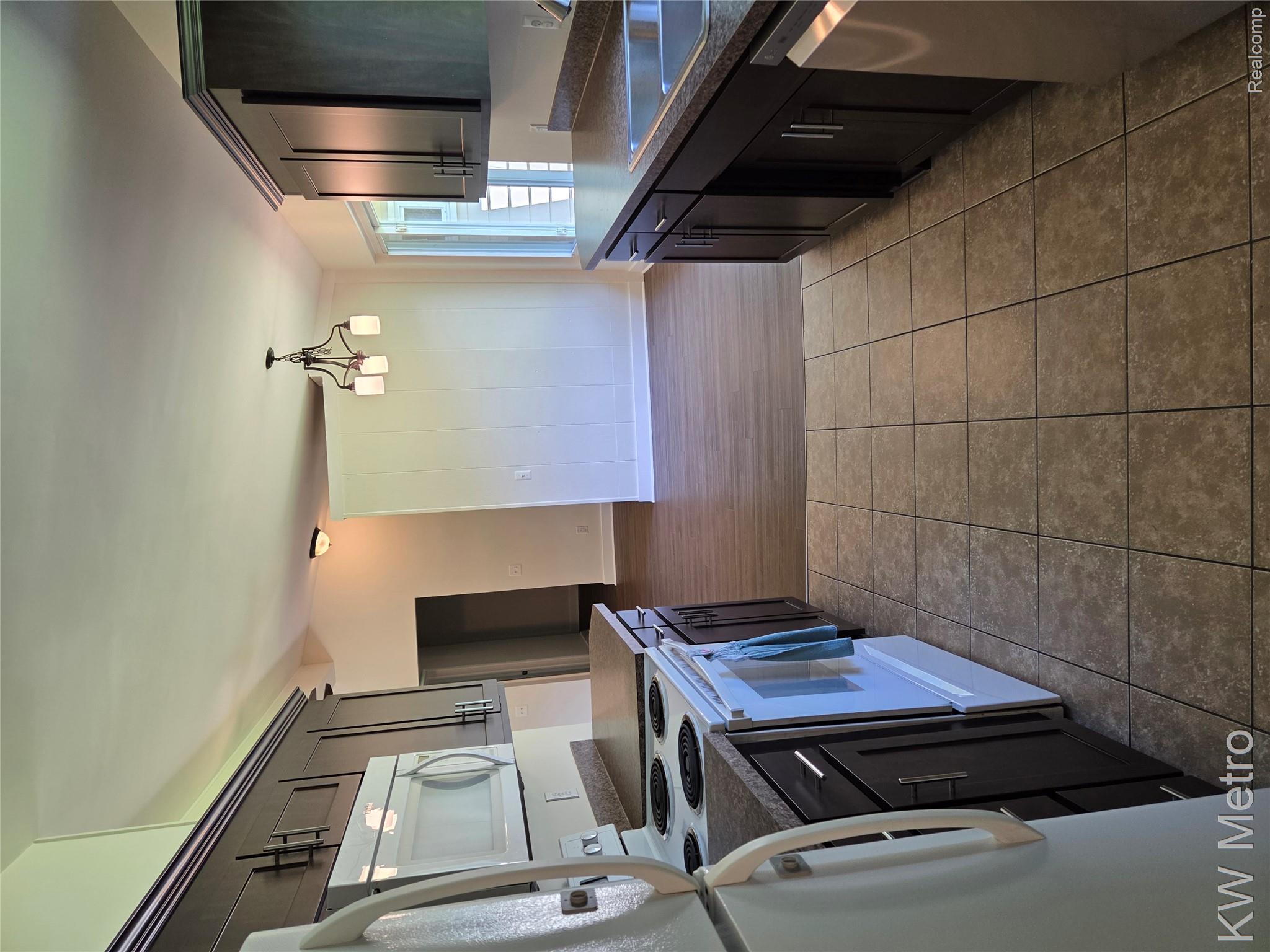 1755 Wellington Avenue Property Photo 3