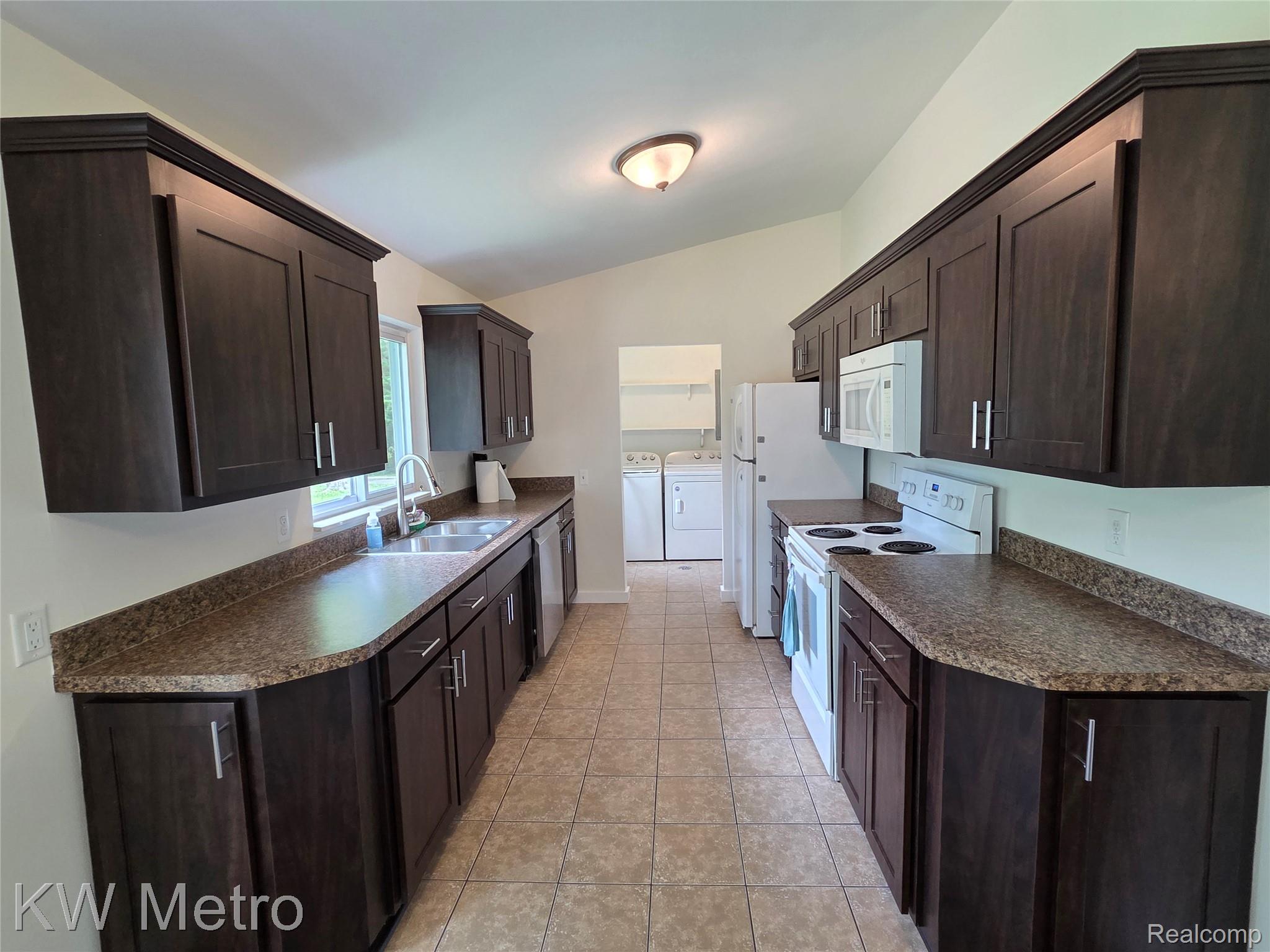 1755 Wellington Avenue Property Photo 4