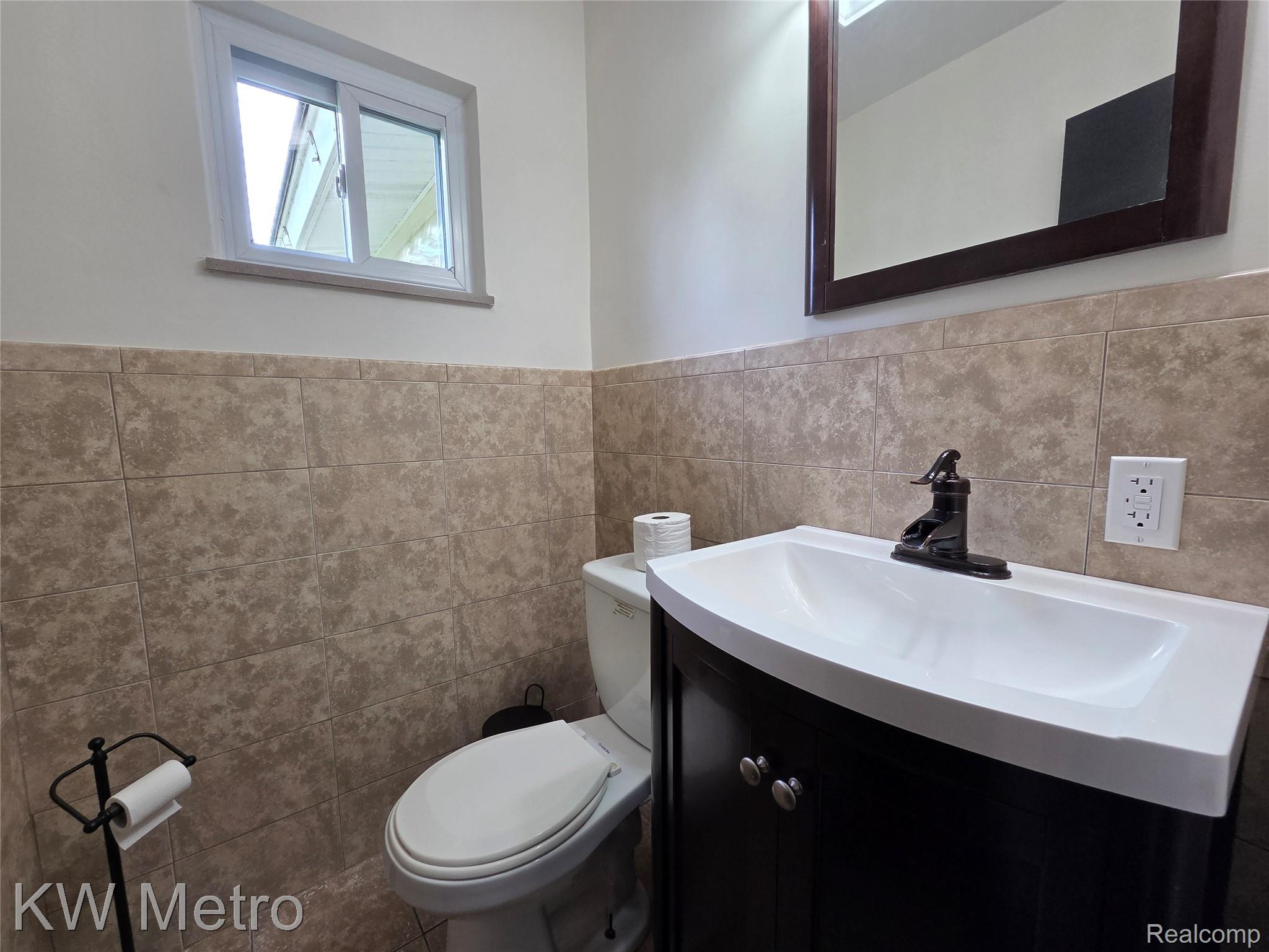 1755 Wellington Avenue Property Photo 6
