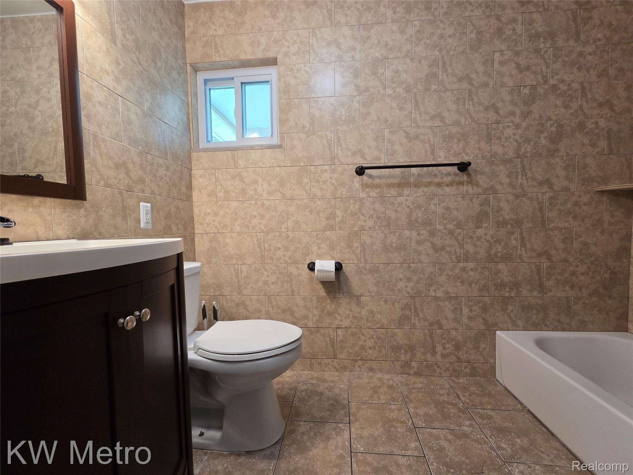1755 Wellington Avenue Property Photo 8