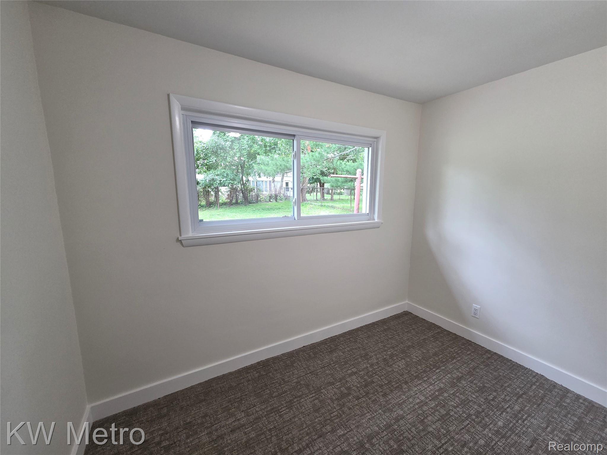 1755 Wellington Avenue Property Photo 9