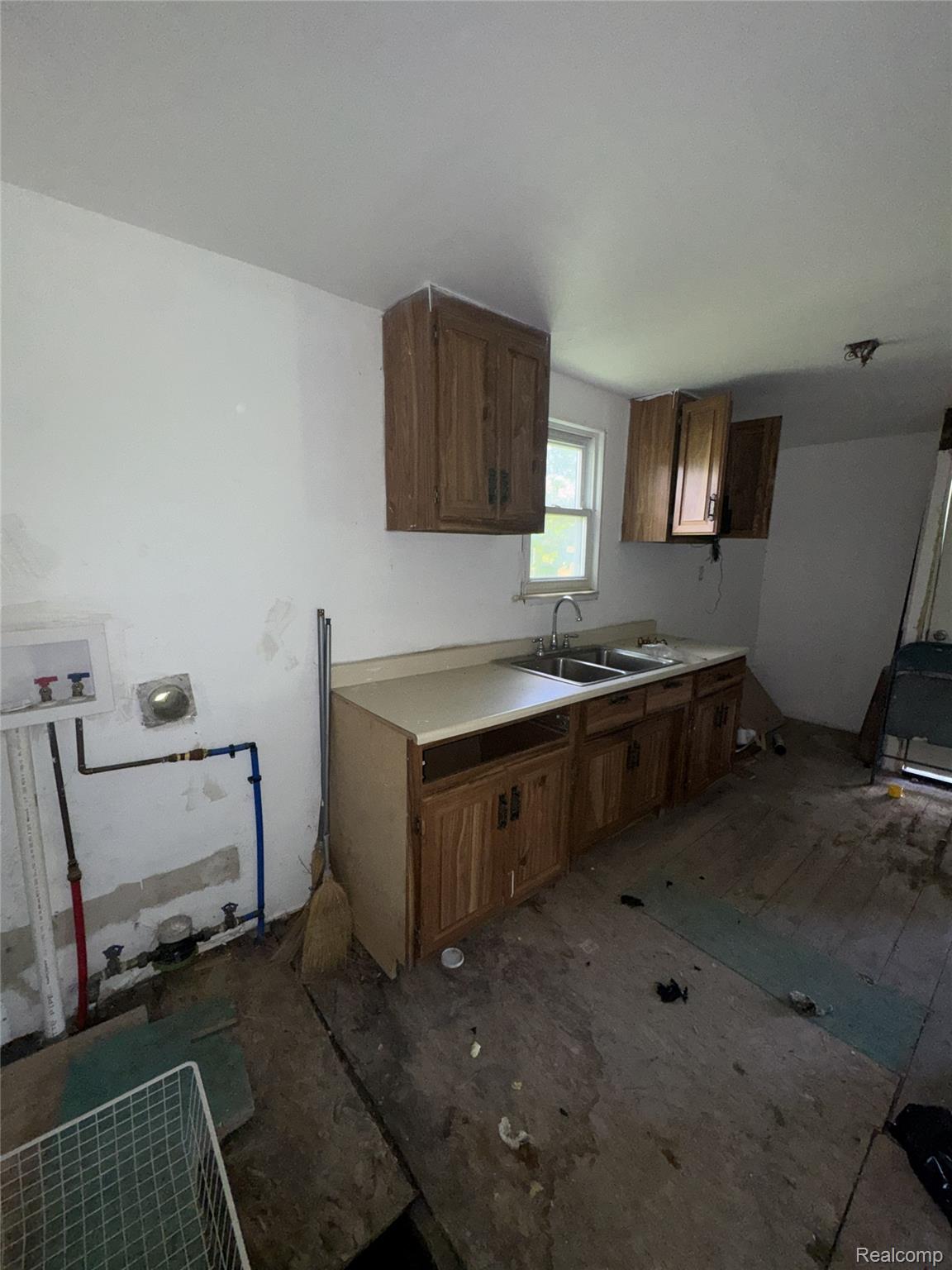 2418 Morris Street Property Photo 8
