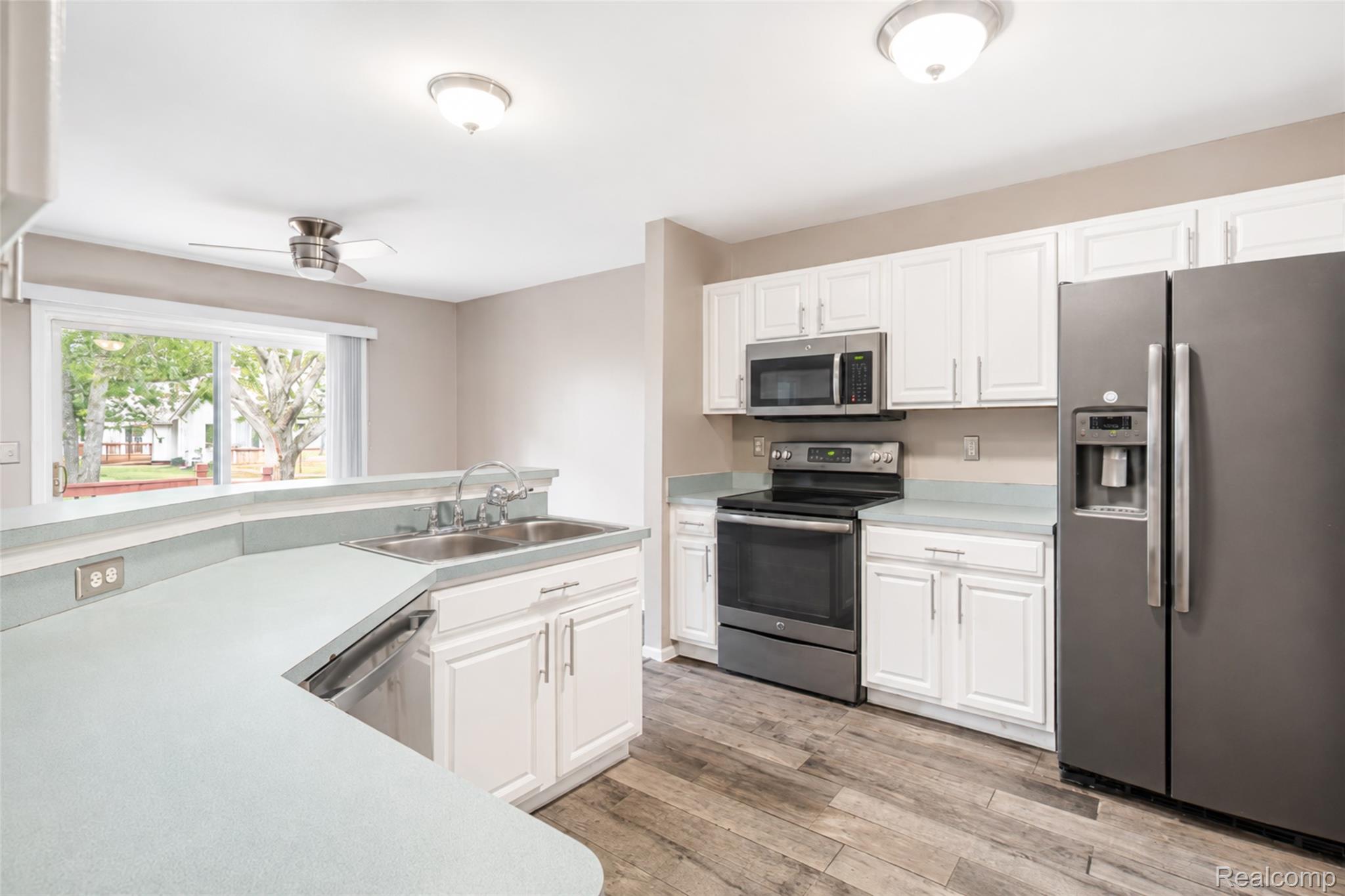 22733 Coachlight Circle Property Photo 9