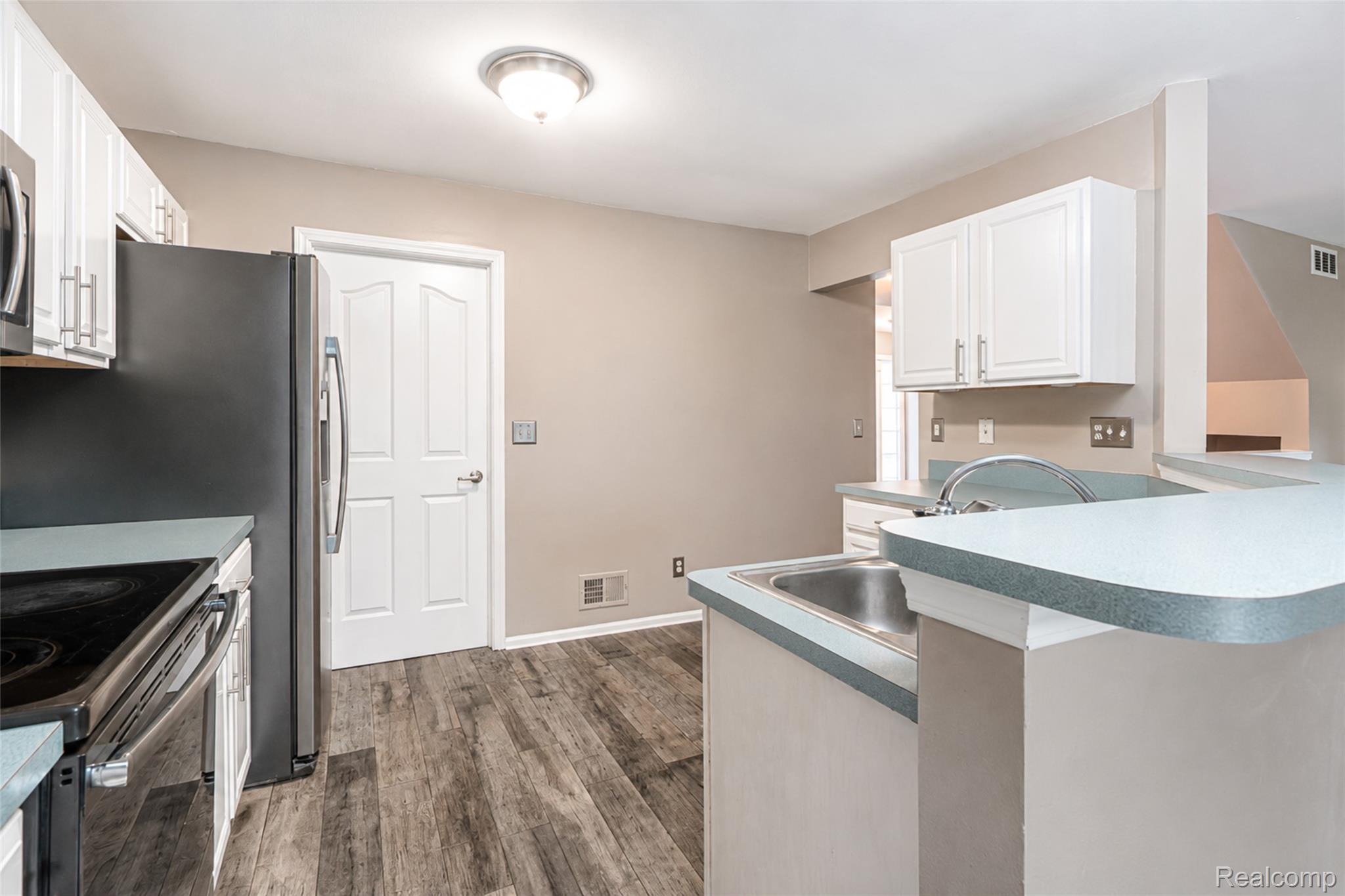 22733 Coachlight Circle Property Photo 12