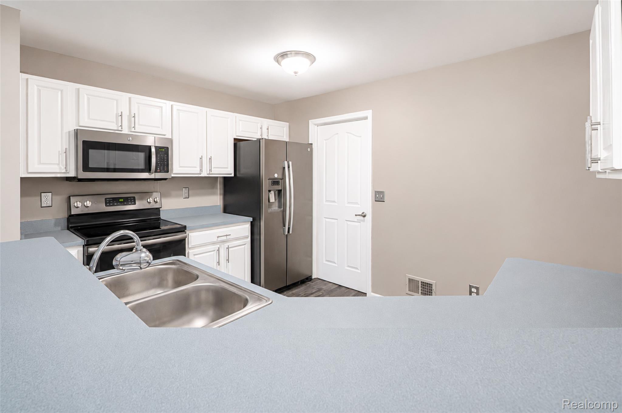 22733 Coachlight Circle Property Photo 16