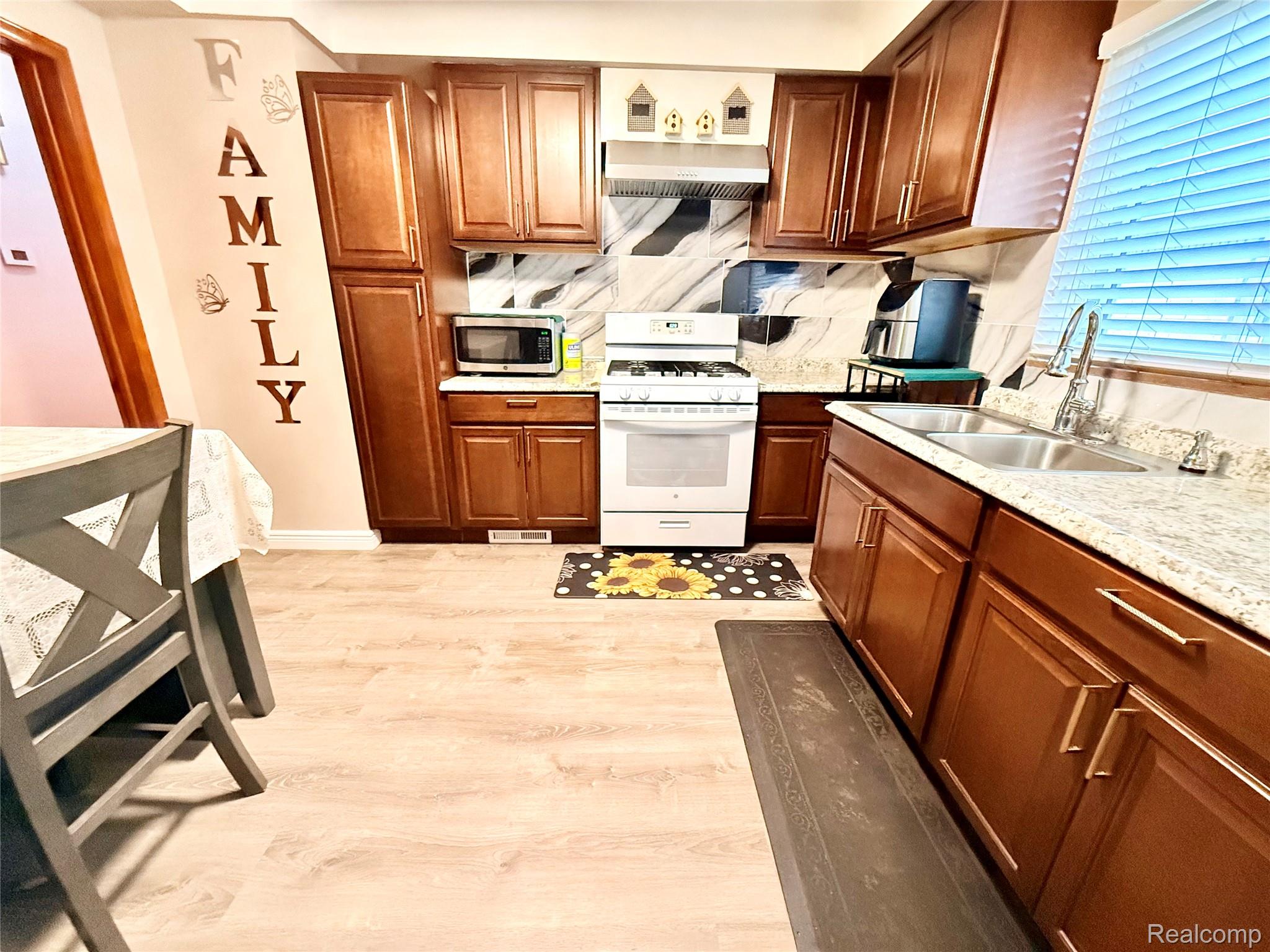 8152 Potomac Property Photo 23