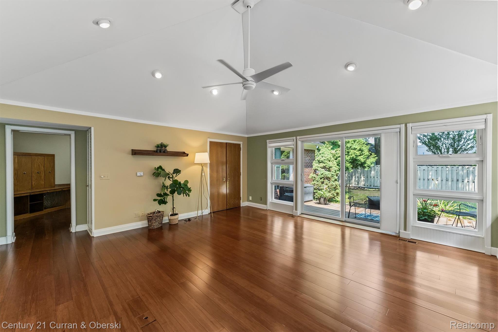 660 N Sheldon Road Property Photo 11