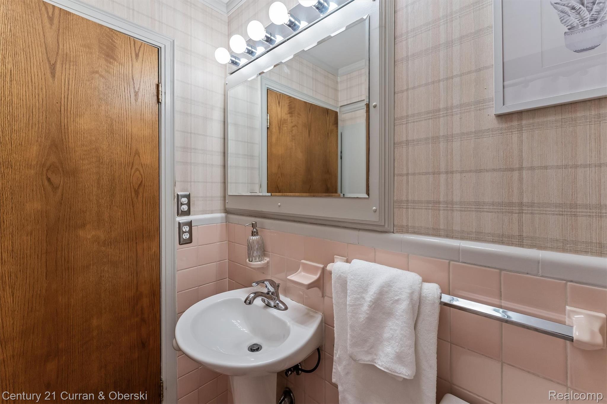 660 N Sheldon Road Property Photo 23
