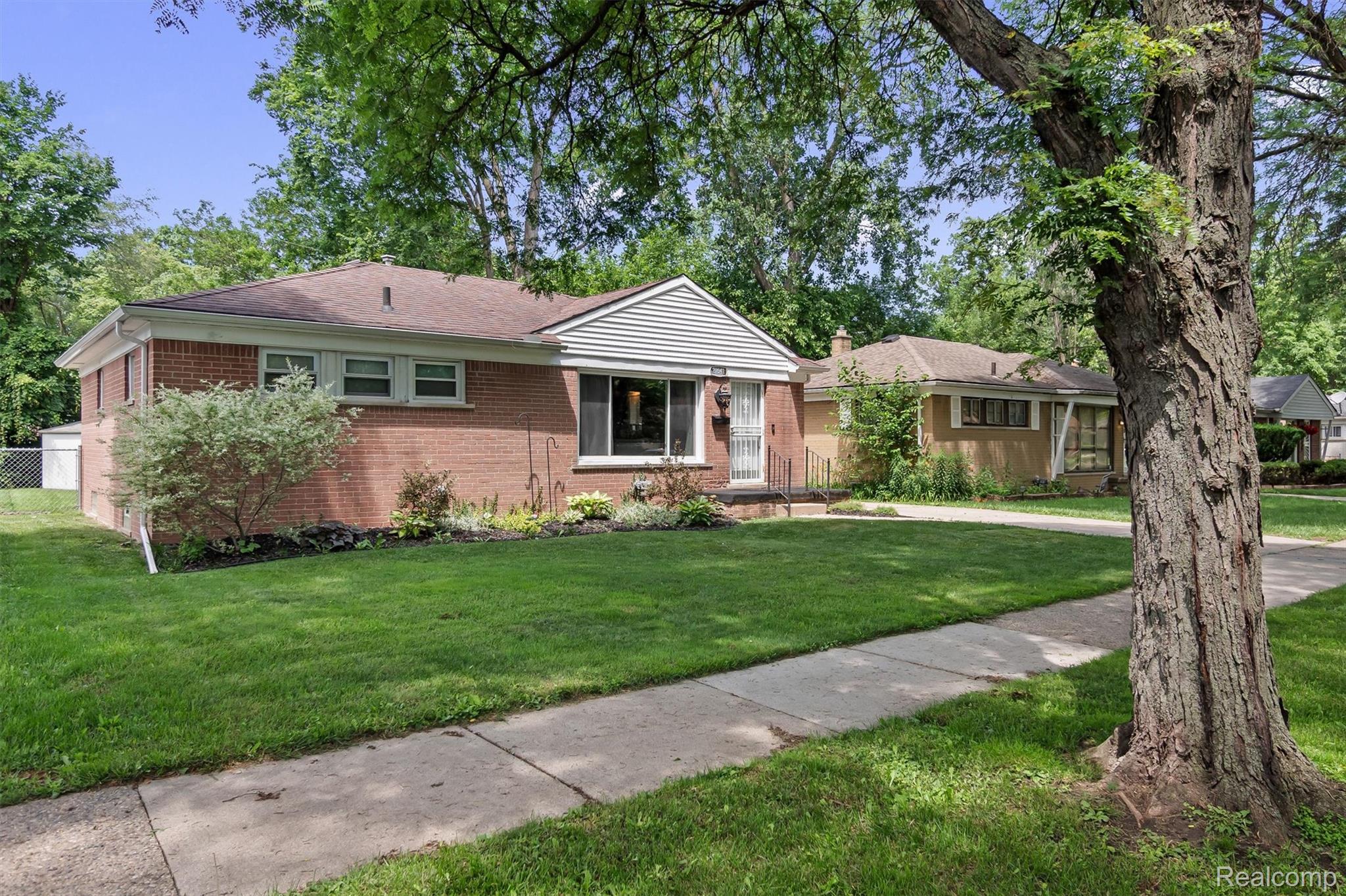 21641 Sussex Street Property Photo 1