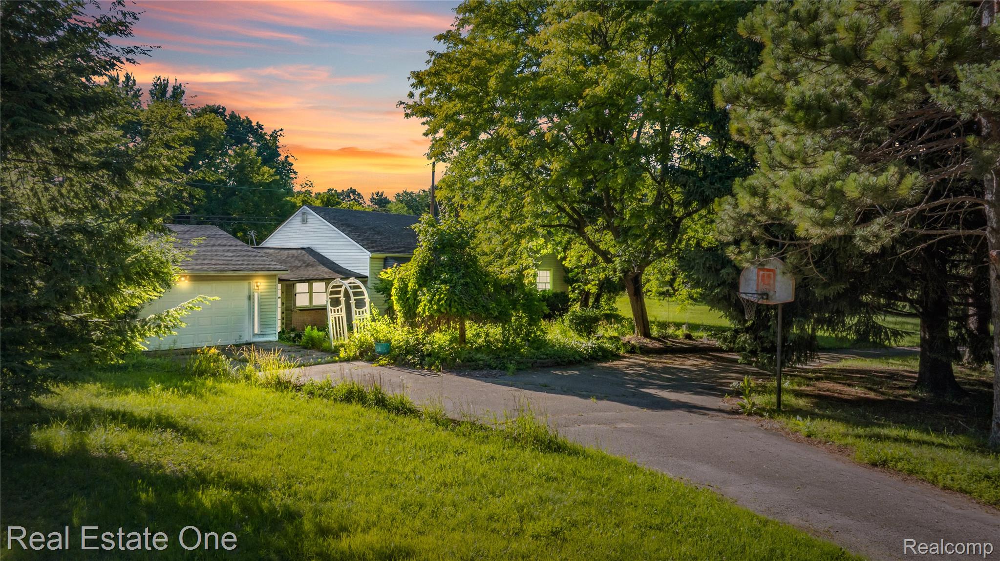 9585 N Eston Road Property Photo 1
