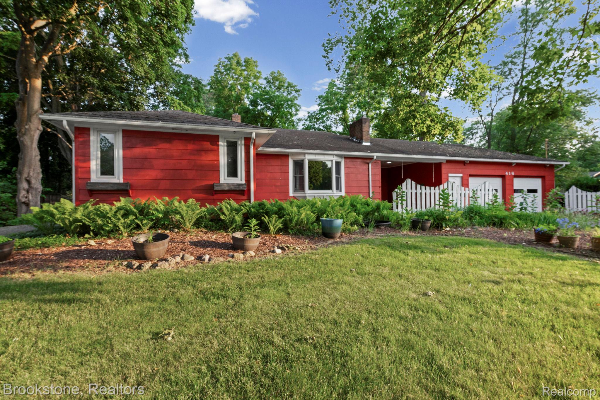 416 E Maple Street Property Photo 1