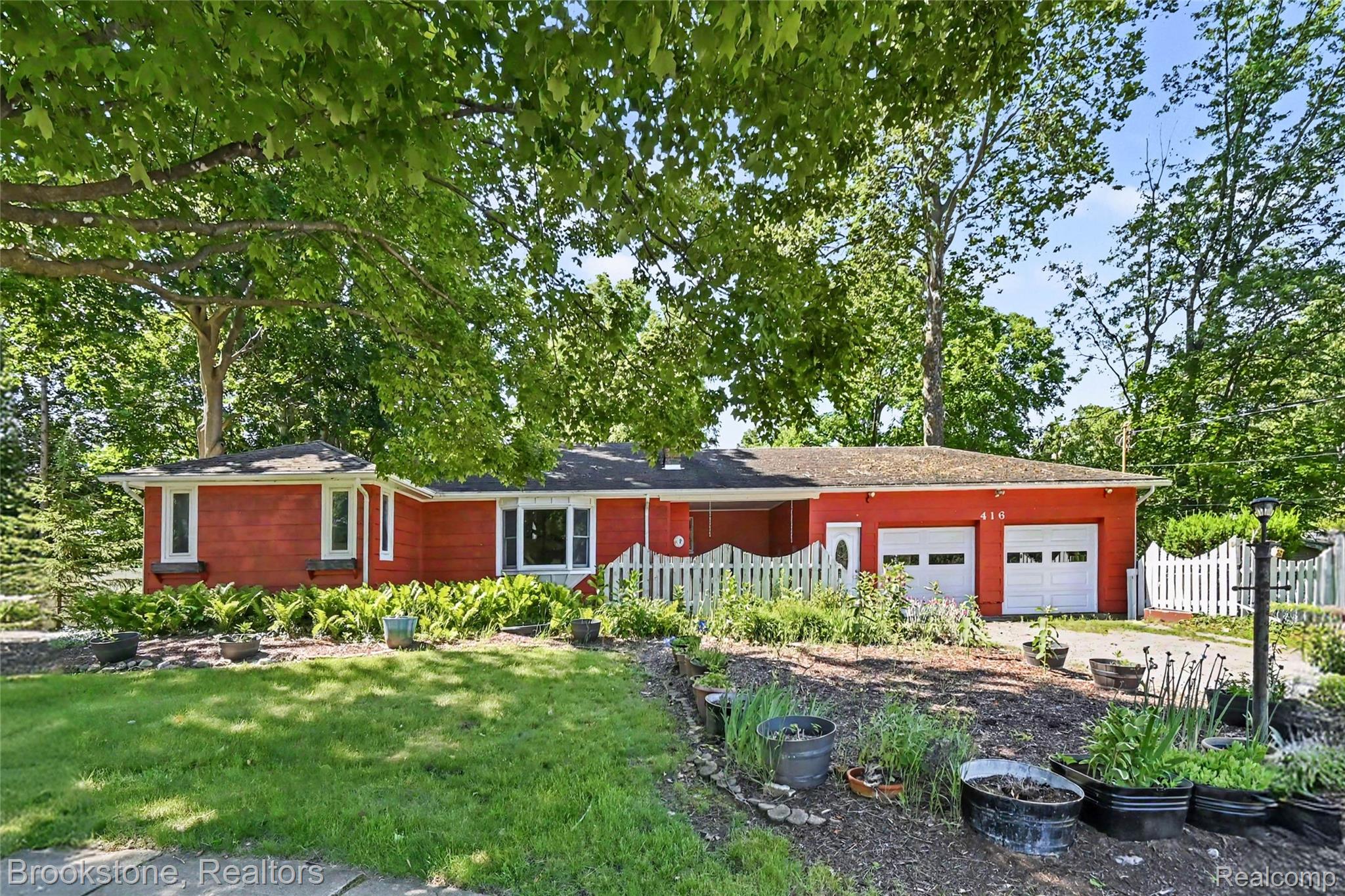 416 E Maple Street Property Photo 2