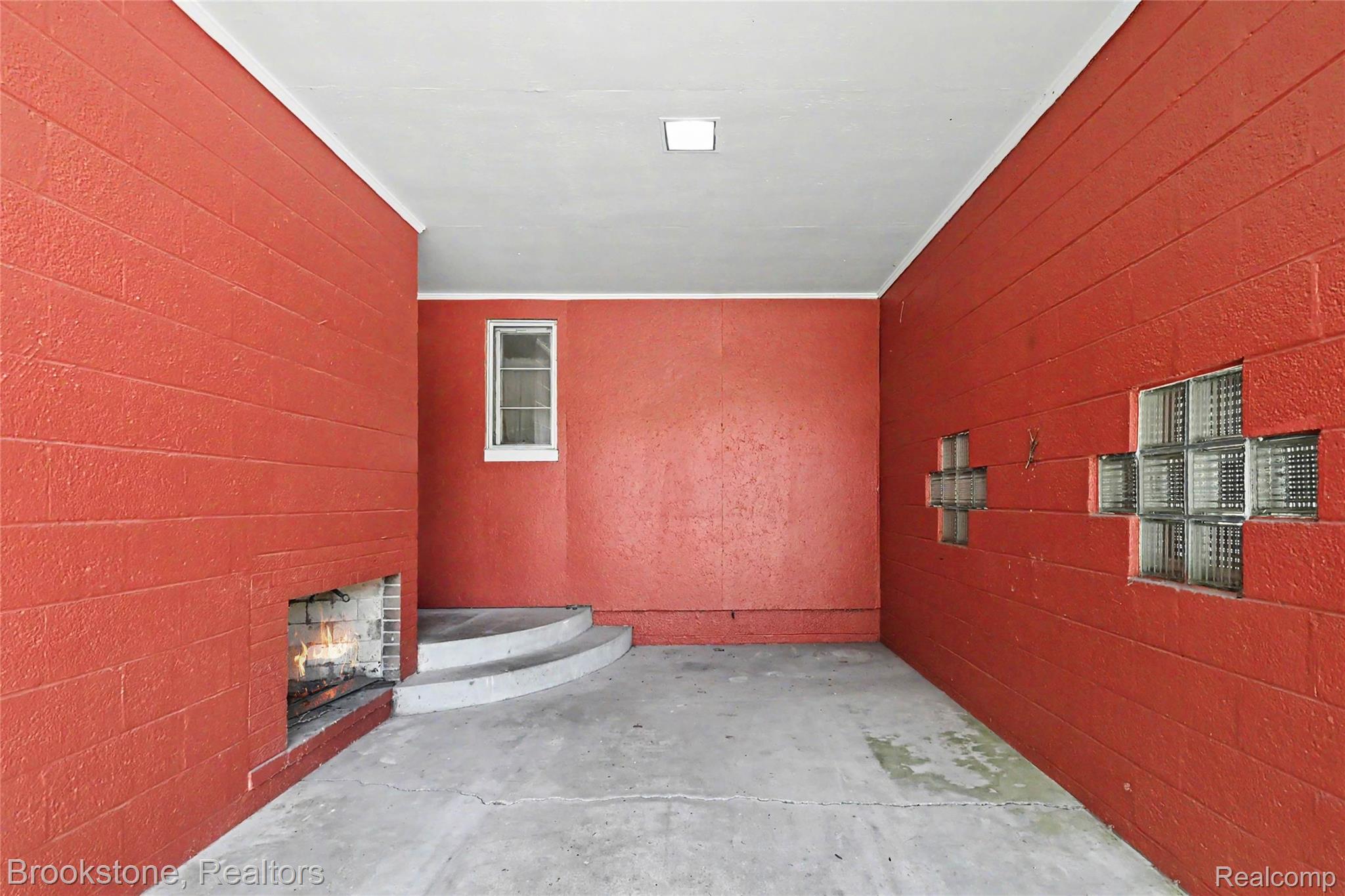 416 E Maple Street Property Photo 3