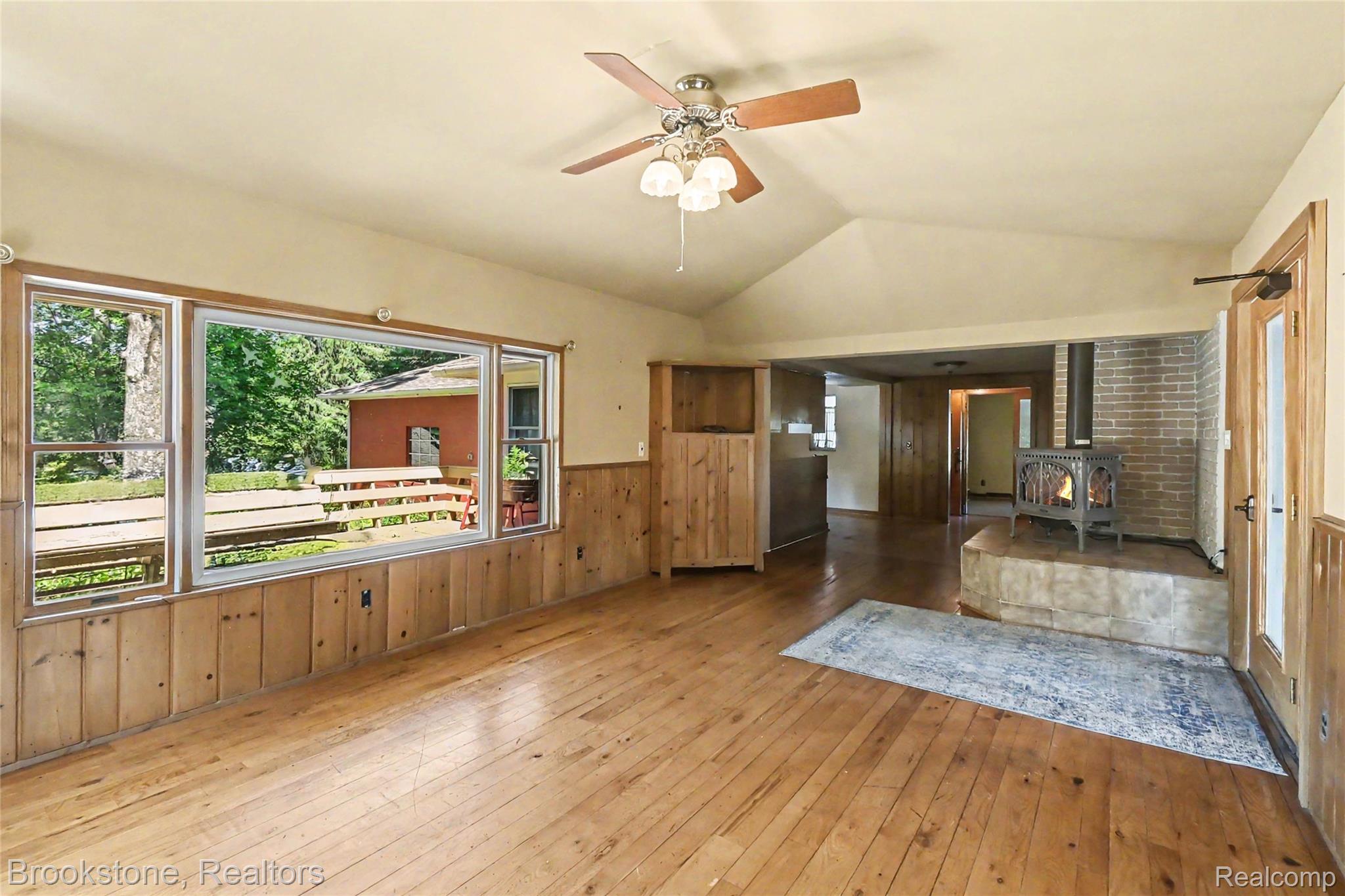 416 E Maple Street Property Photo 8
