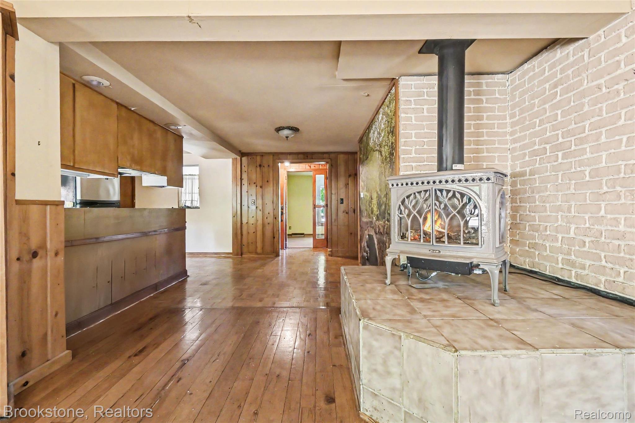 416 E Maple Street Property Photo 9