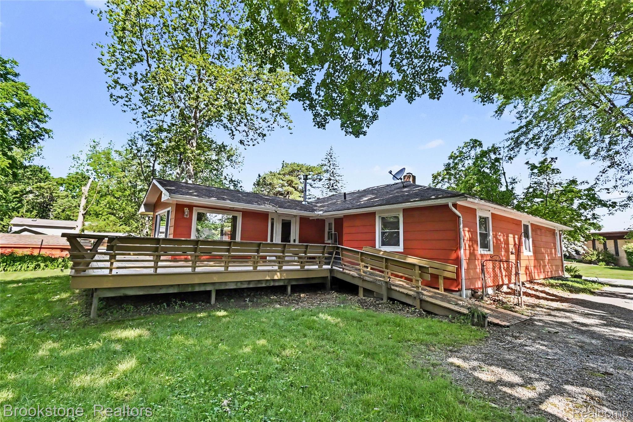 416 E Maple Street Property Photo 18