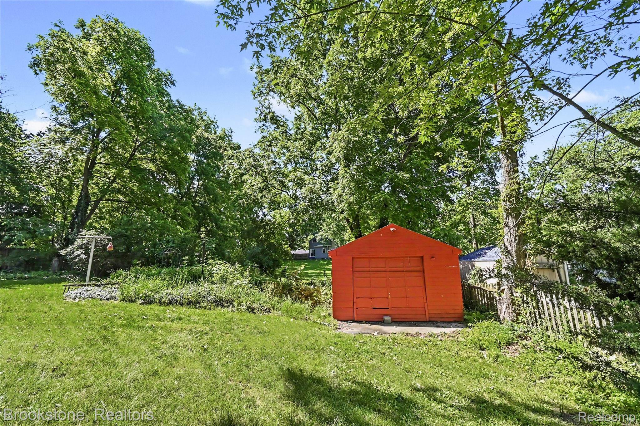 416 E Maple Street Property Photo 19