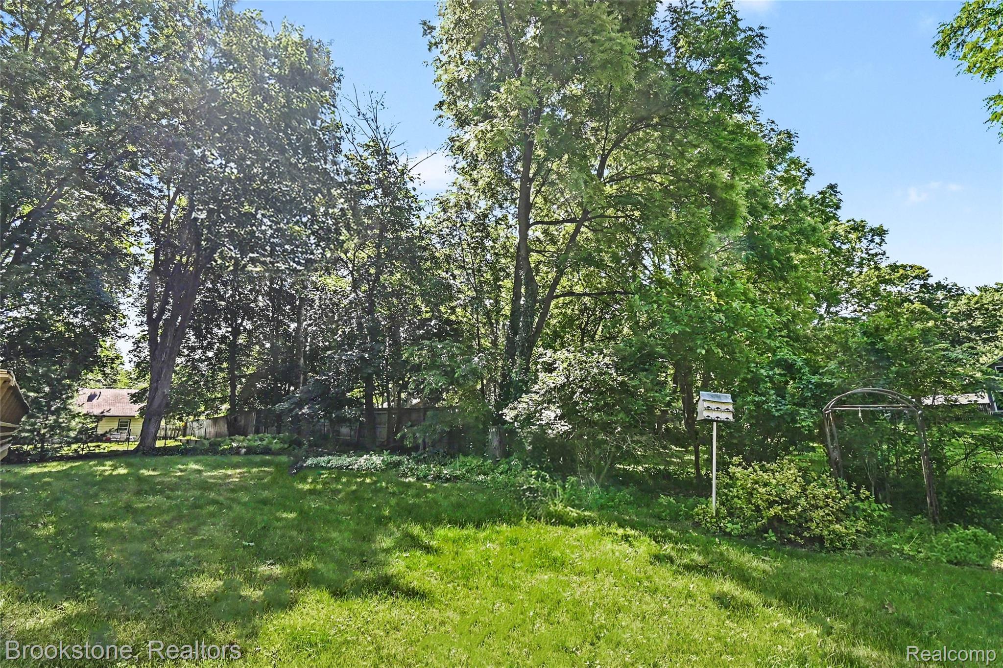 416 E Maple Street Property Photo 20