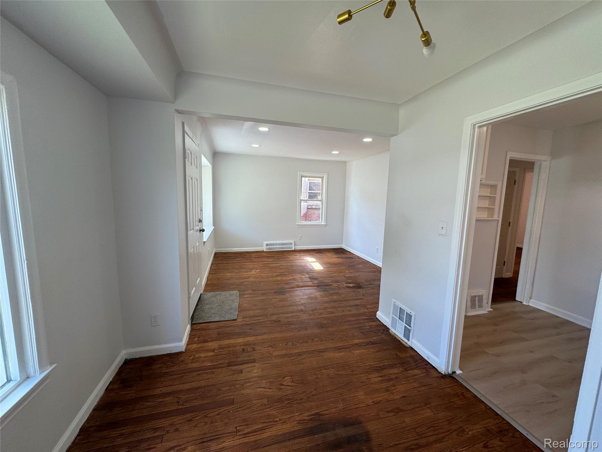 19395 Fairport Street Property Photo 6