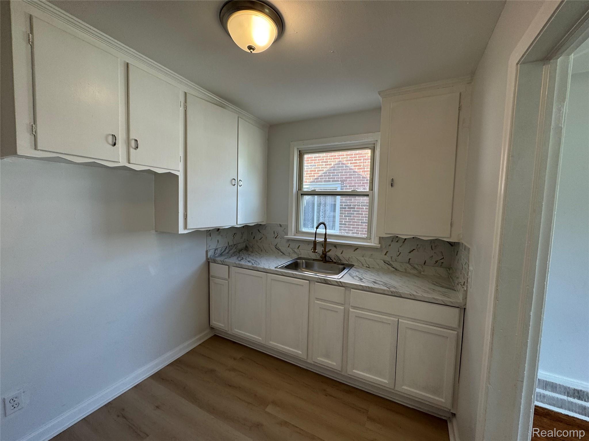 19395 Fairport Street Property Photo 7