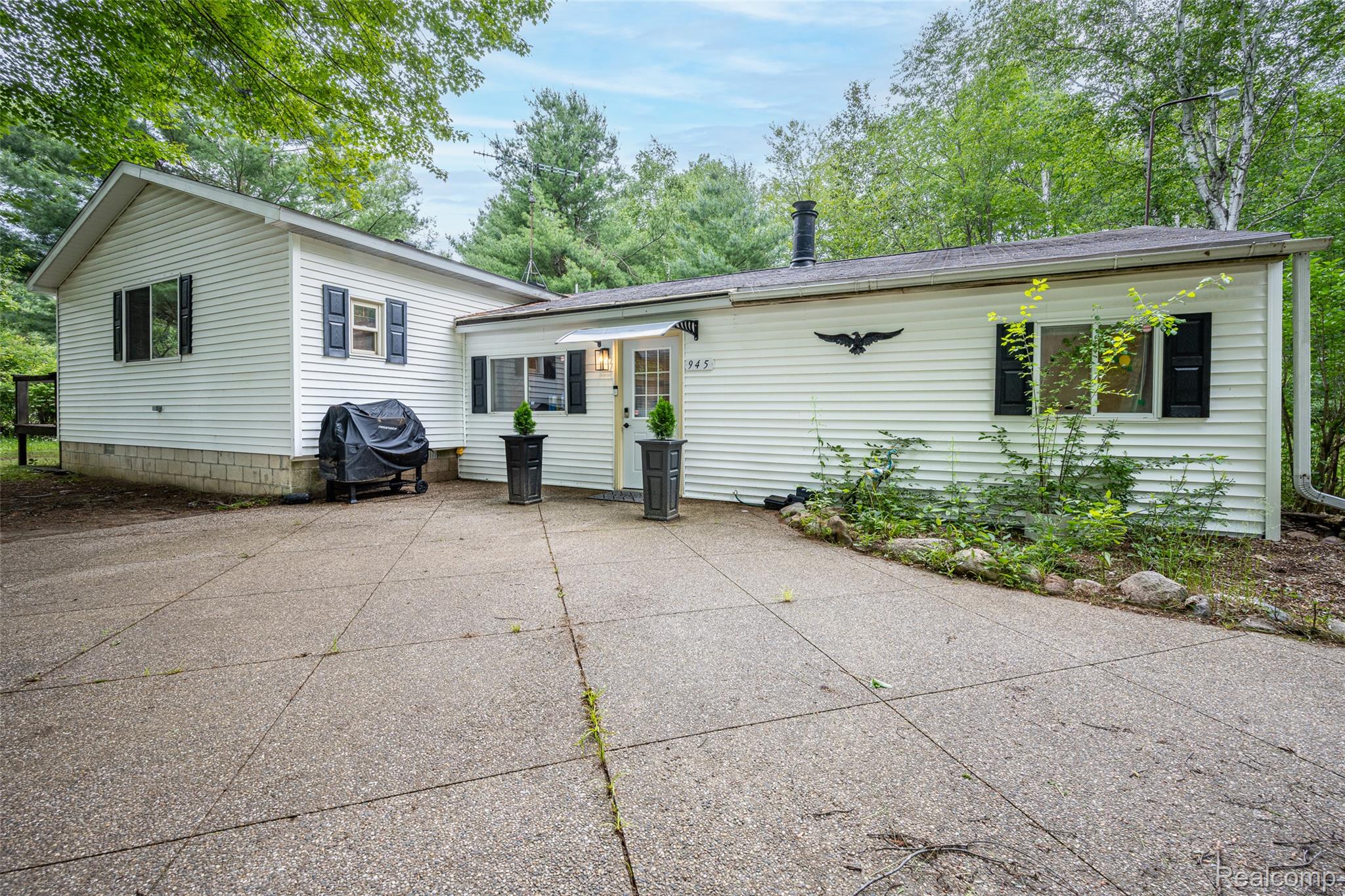 945 N Hockaday Road Property Photo 1