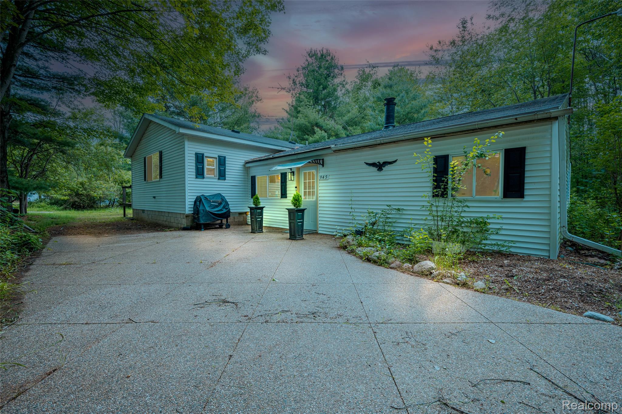 945 N Hockaday Road Property Photo 2