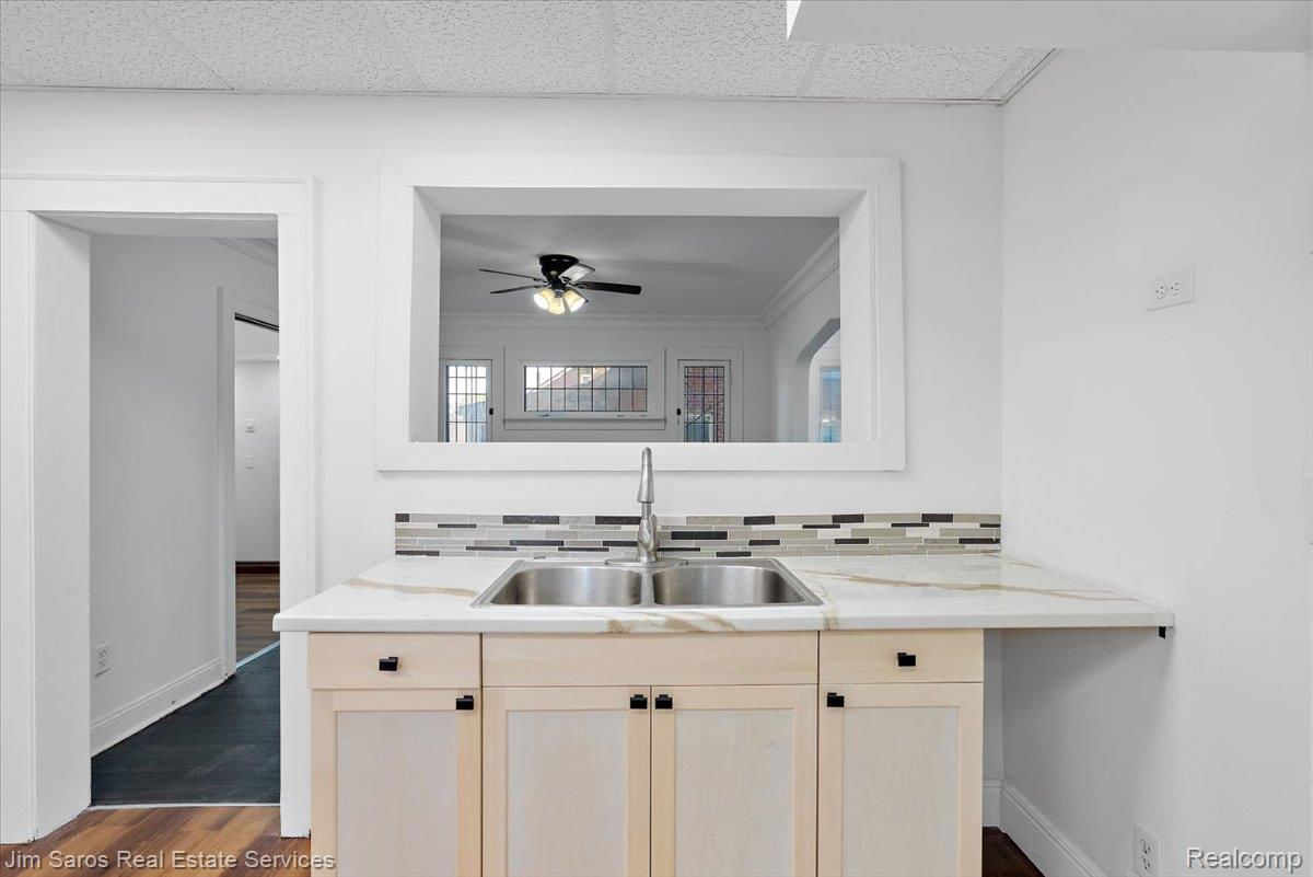 9417 E Outer Drive Property Photo 10