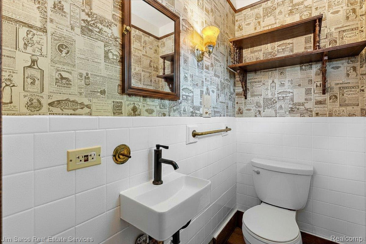 9417 E Outer Drive Property Photo 13