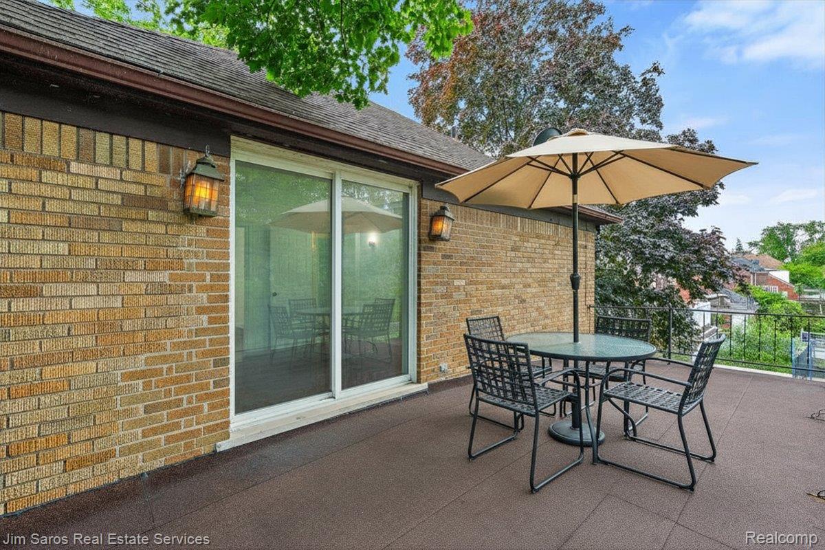 9417 E Outer Drive Property Photo 16