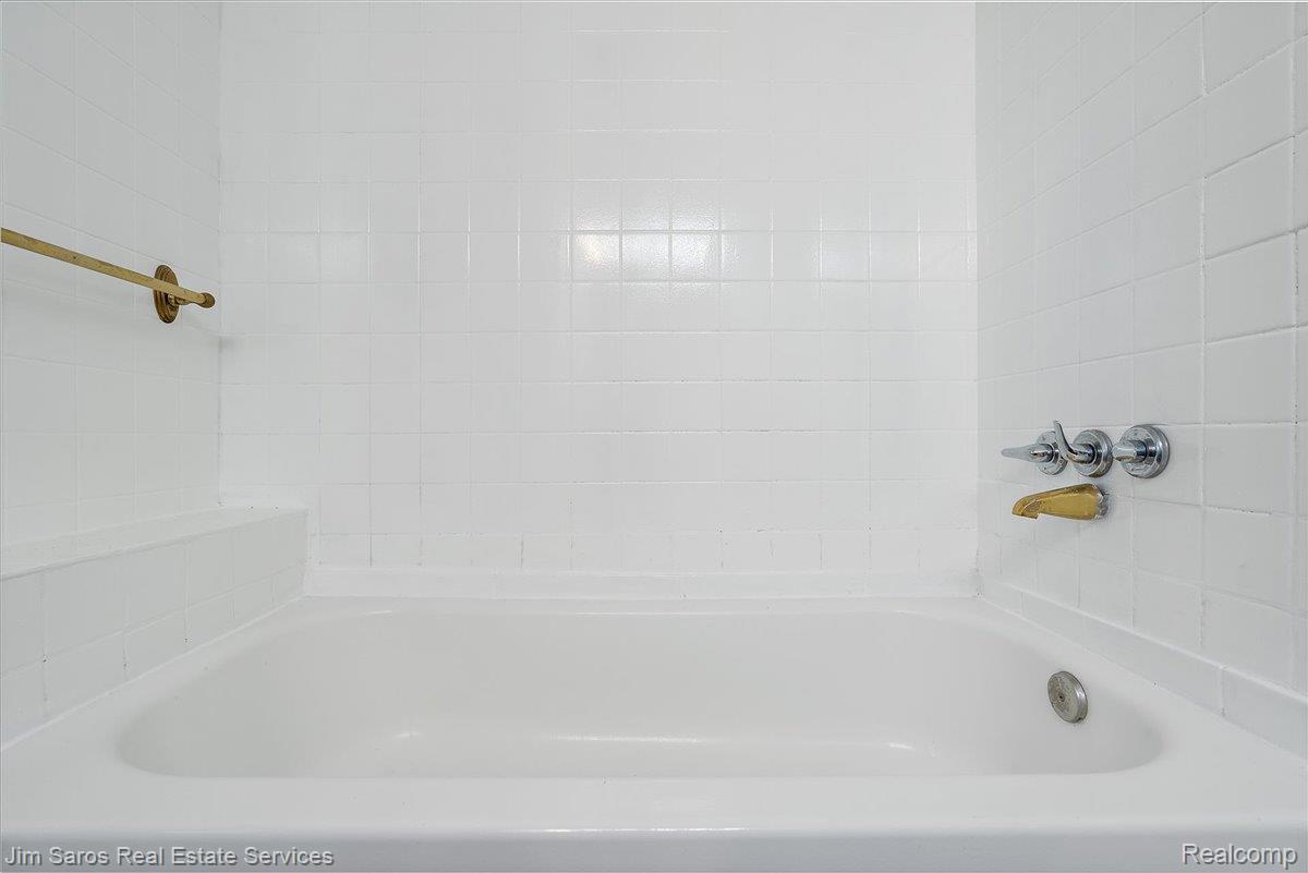 9417 E Outer Drive Property Photo 20