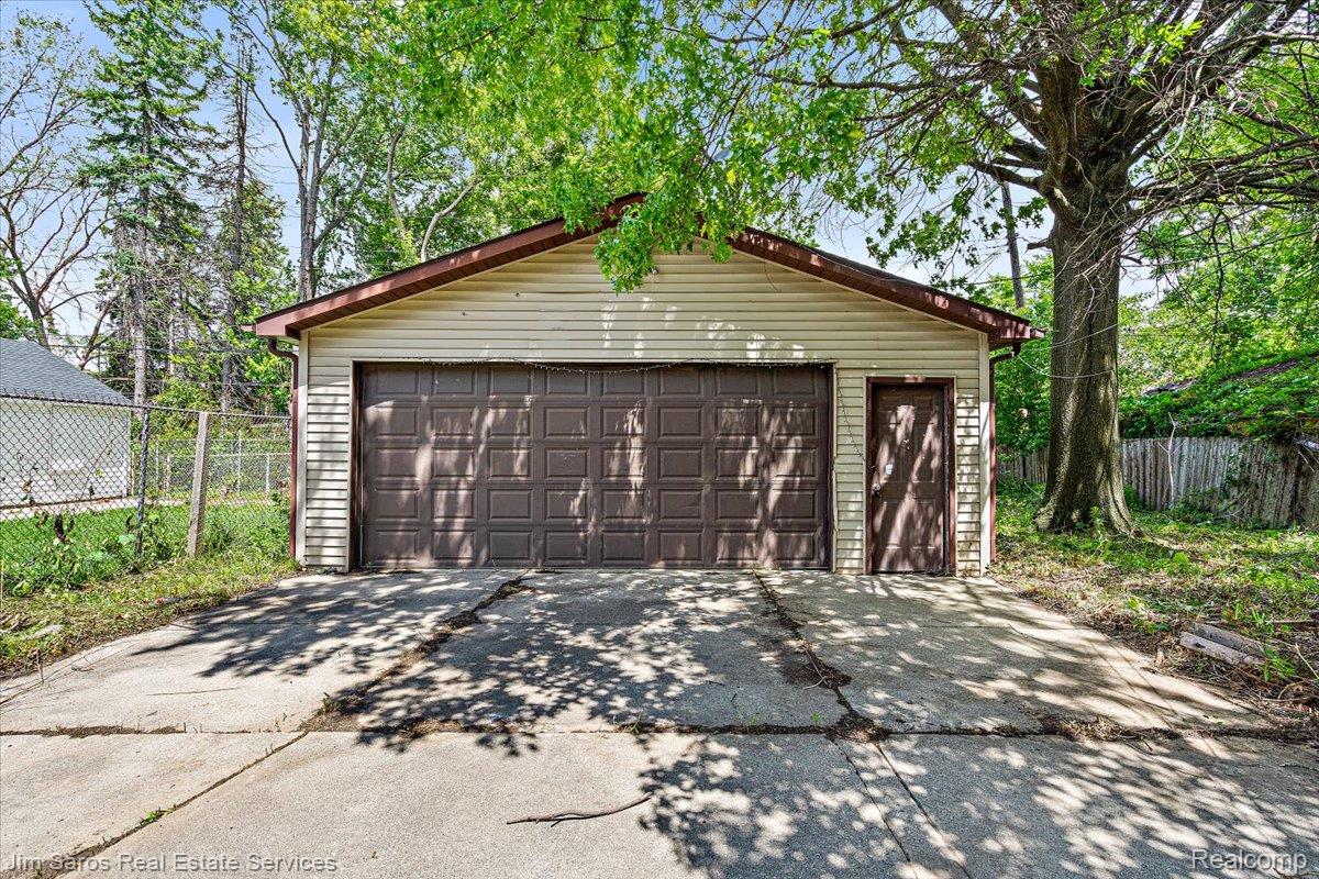 9417 E Outer Drive Property Photo 25