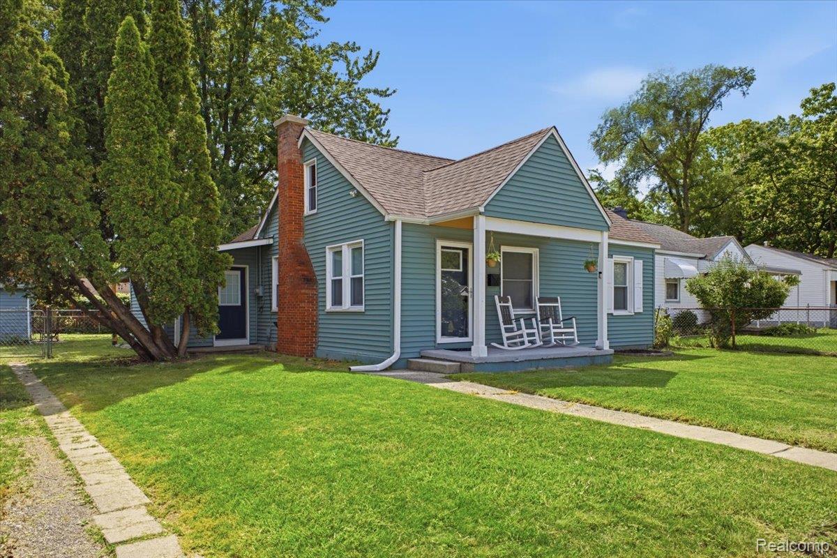 27116 Delton Street Property Photo 1
