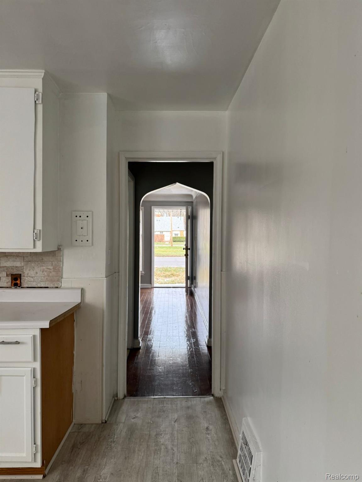 19706 Moross Road Property Photo 5