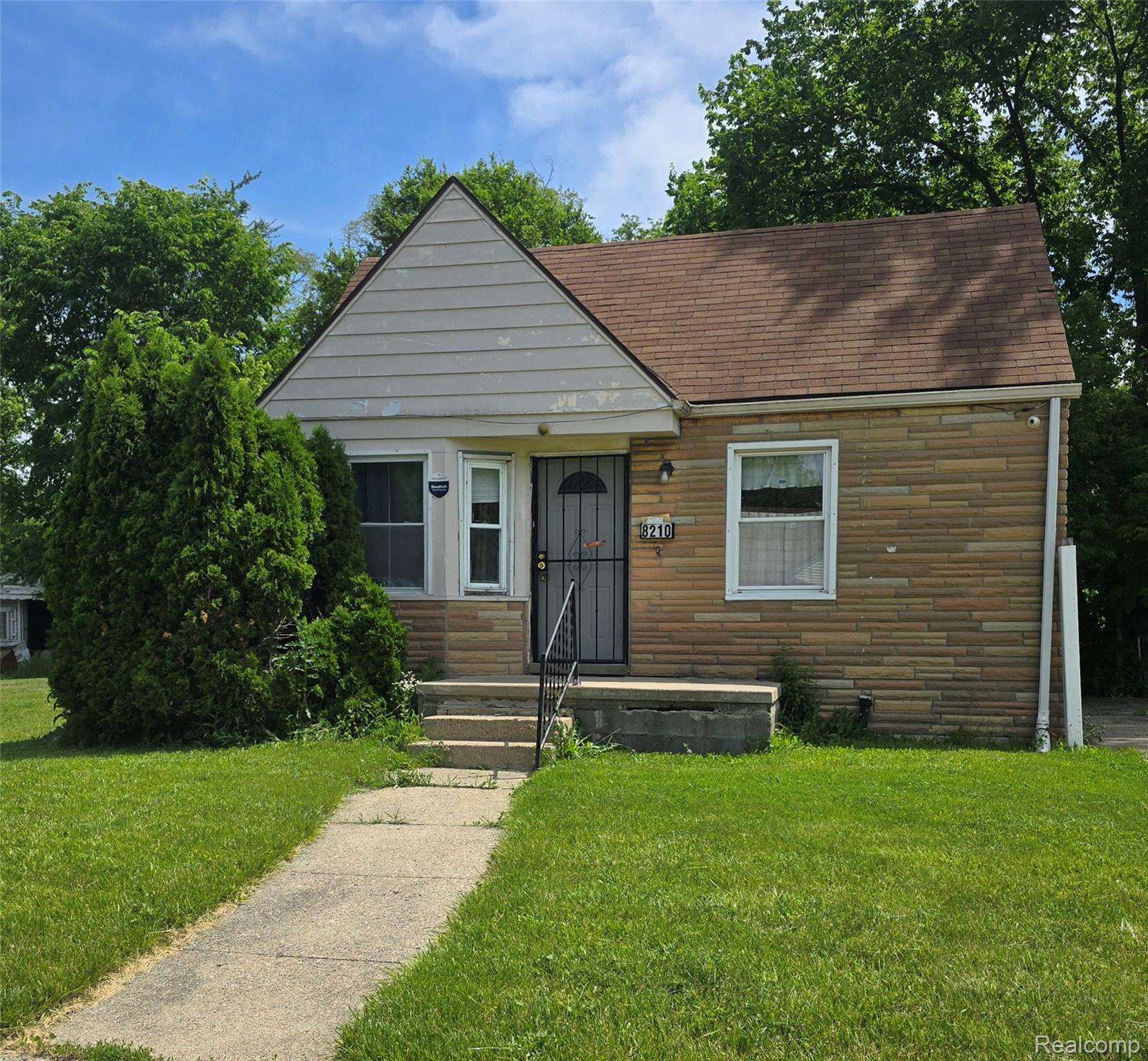 8210 Warwick Street Property Photo 1